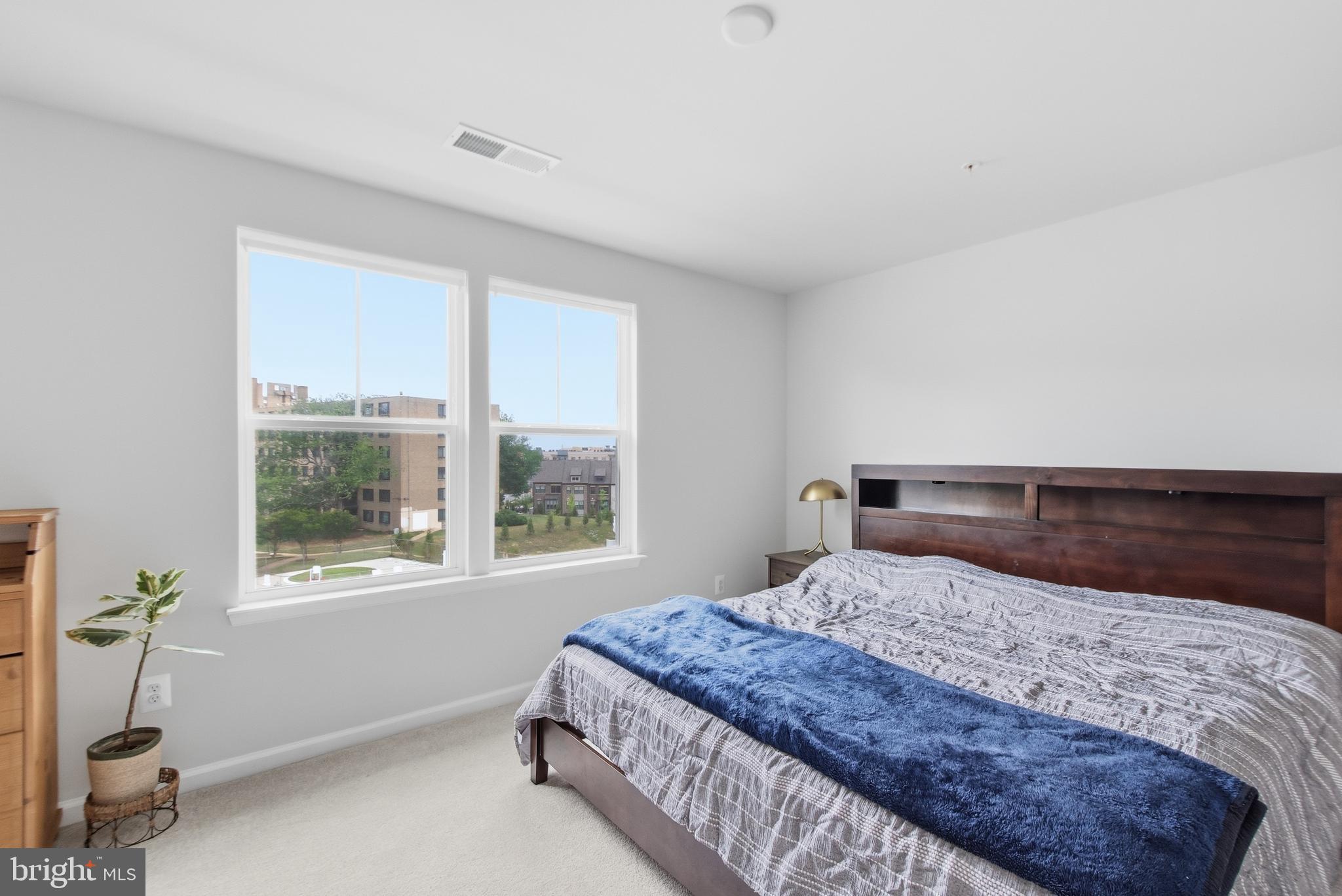 GATEWAY WEST - Residential