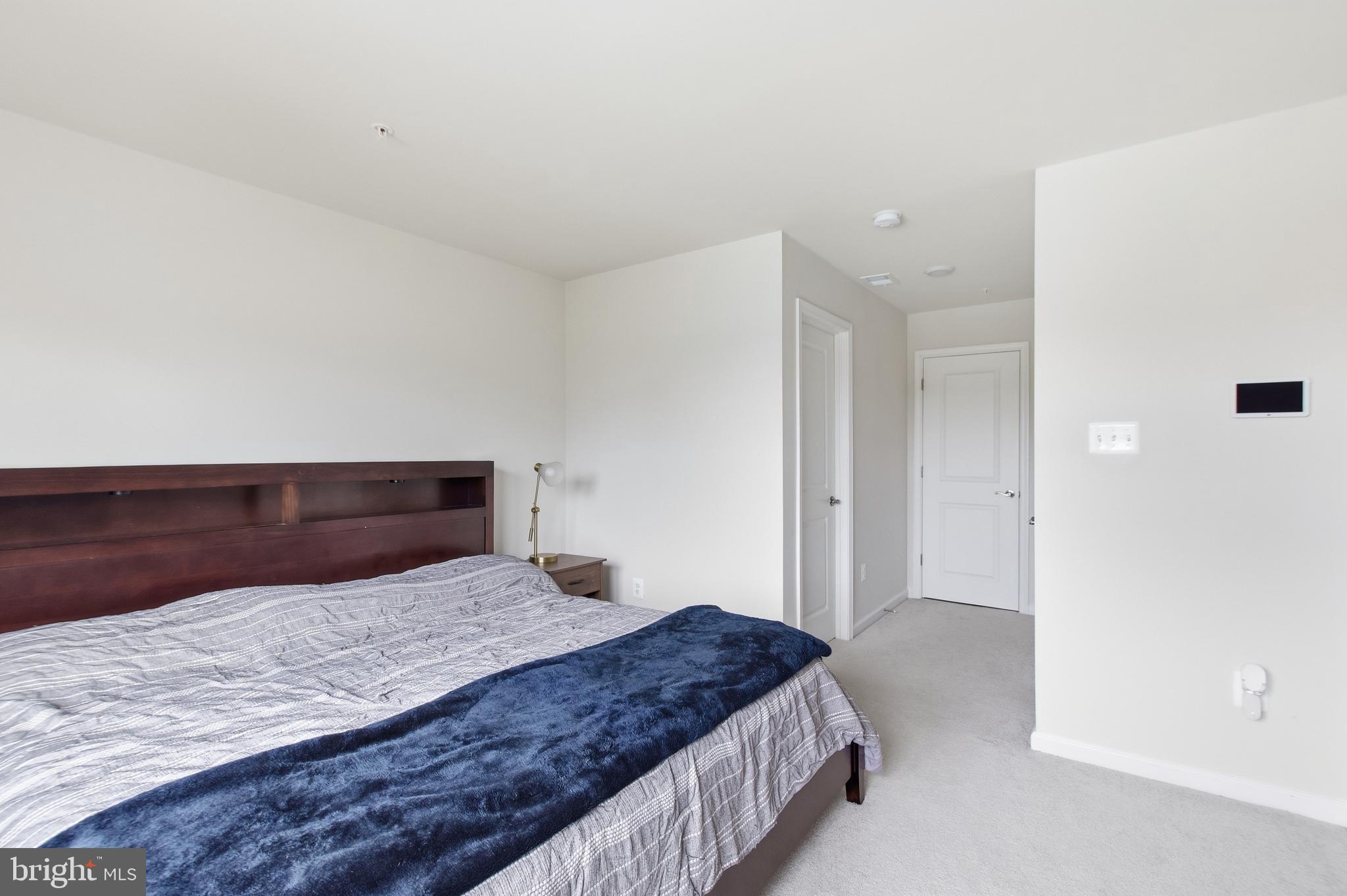 GATEWAY WEST - Residential