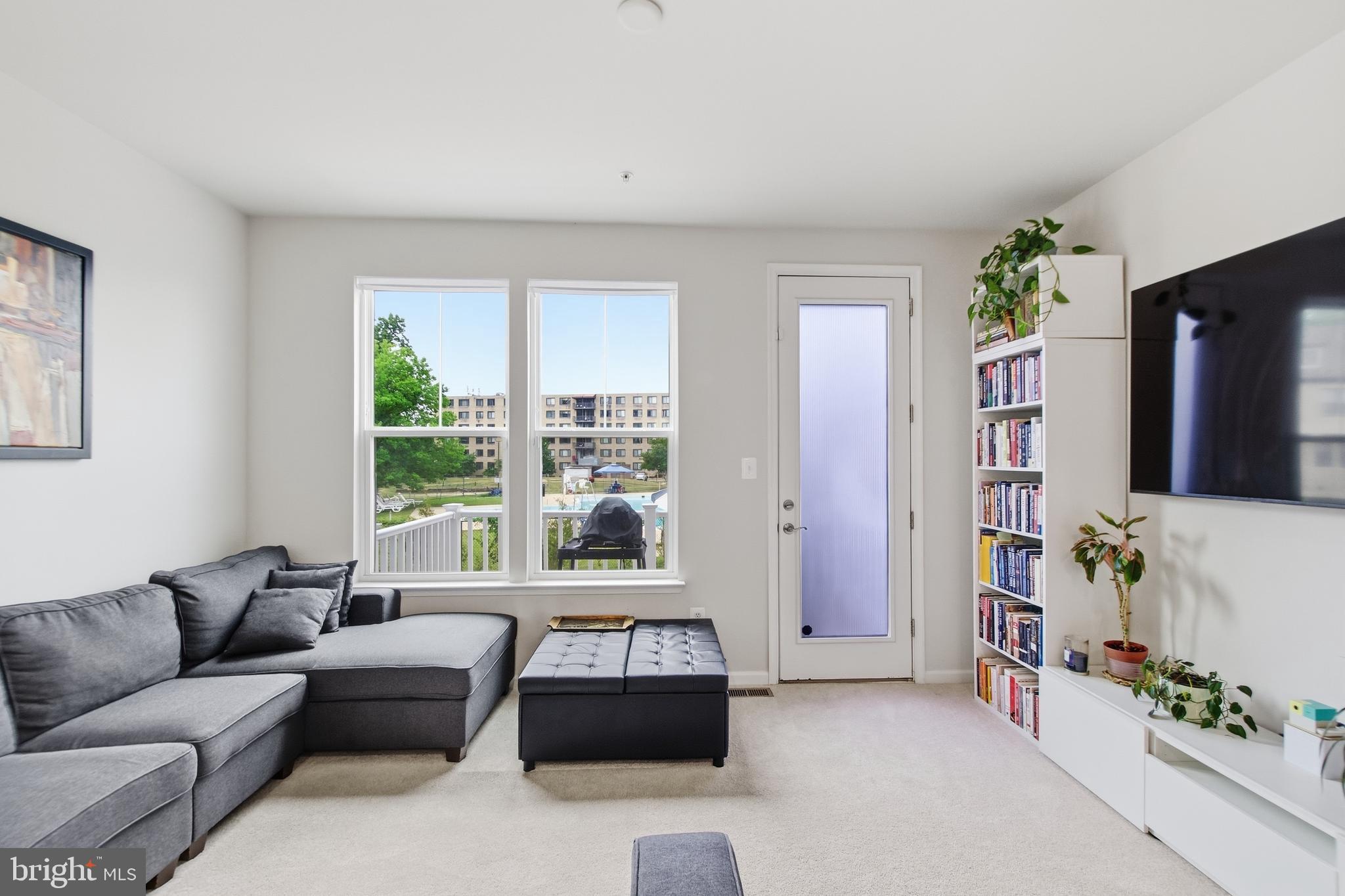 GATEWAY WEST - Residential
