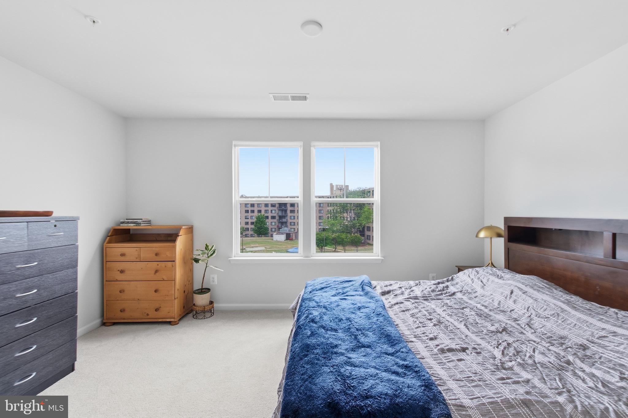 GATEWAY WEST - Residential