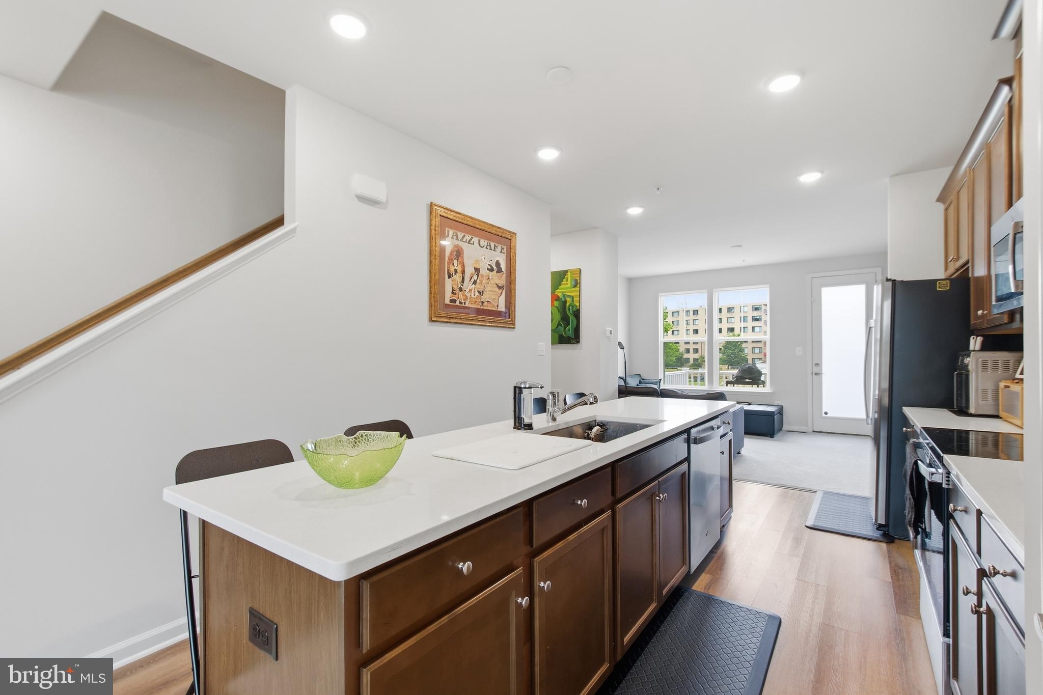 GATEWAY WEST - Residential