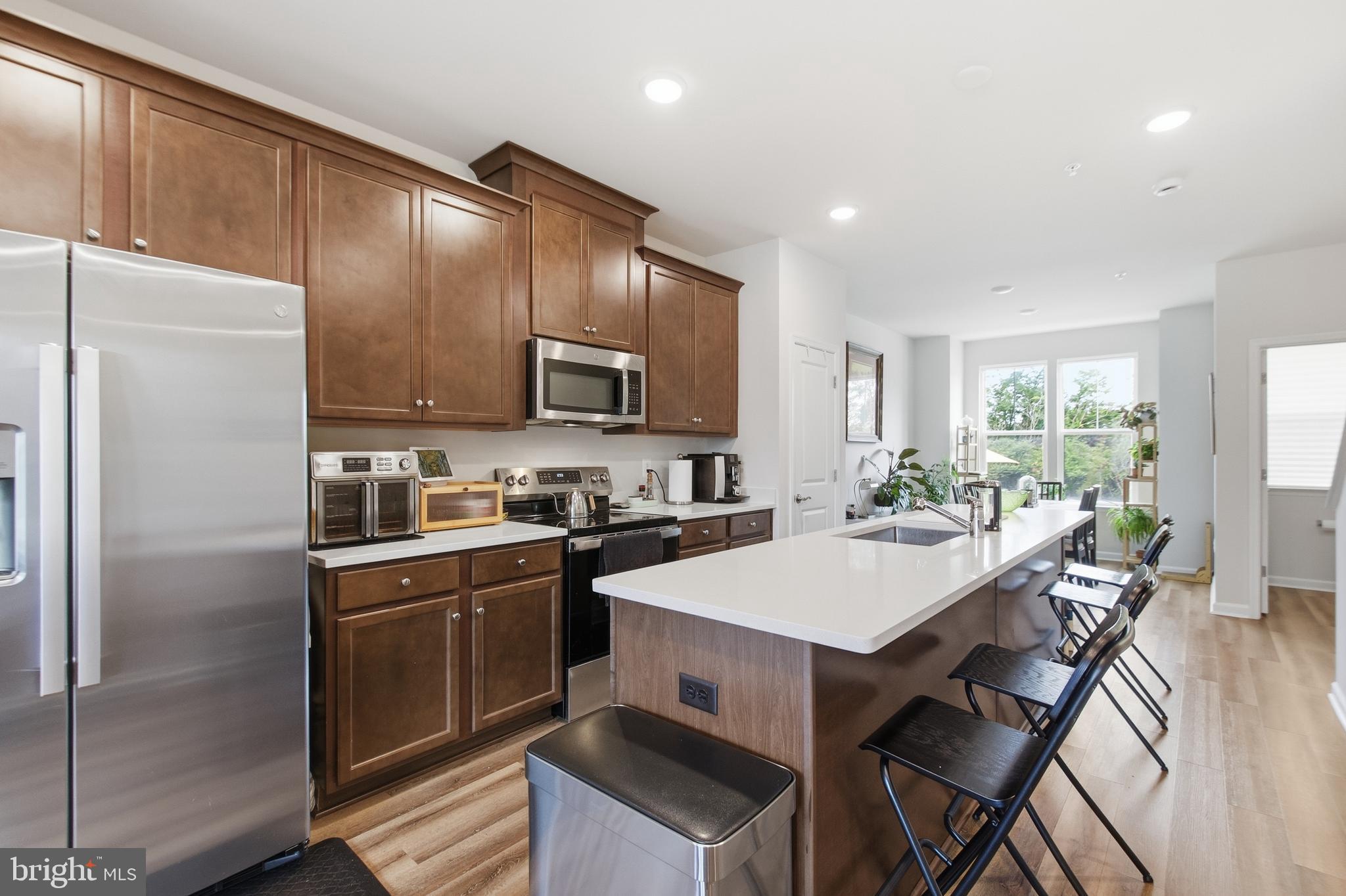 GATEWAY WEST - Residential