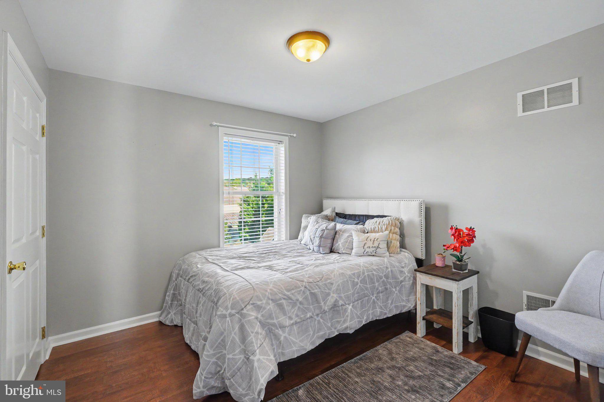 SHERMAN OAKS - Residential