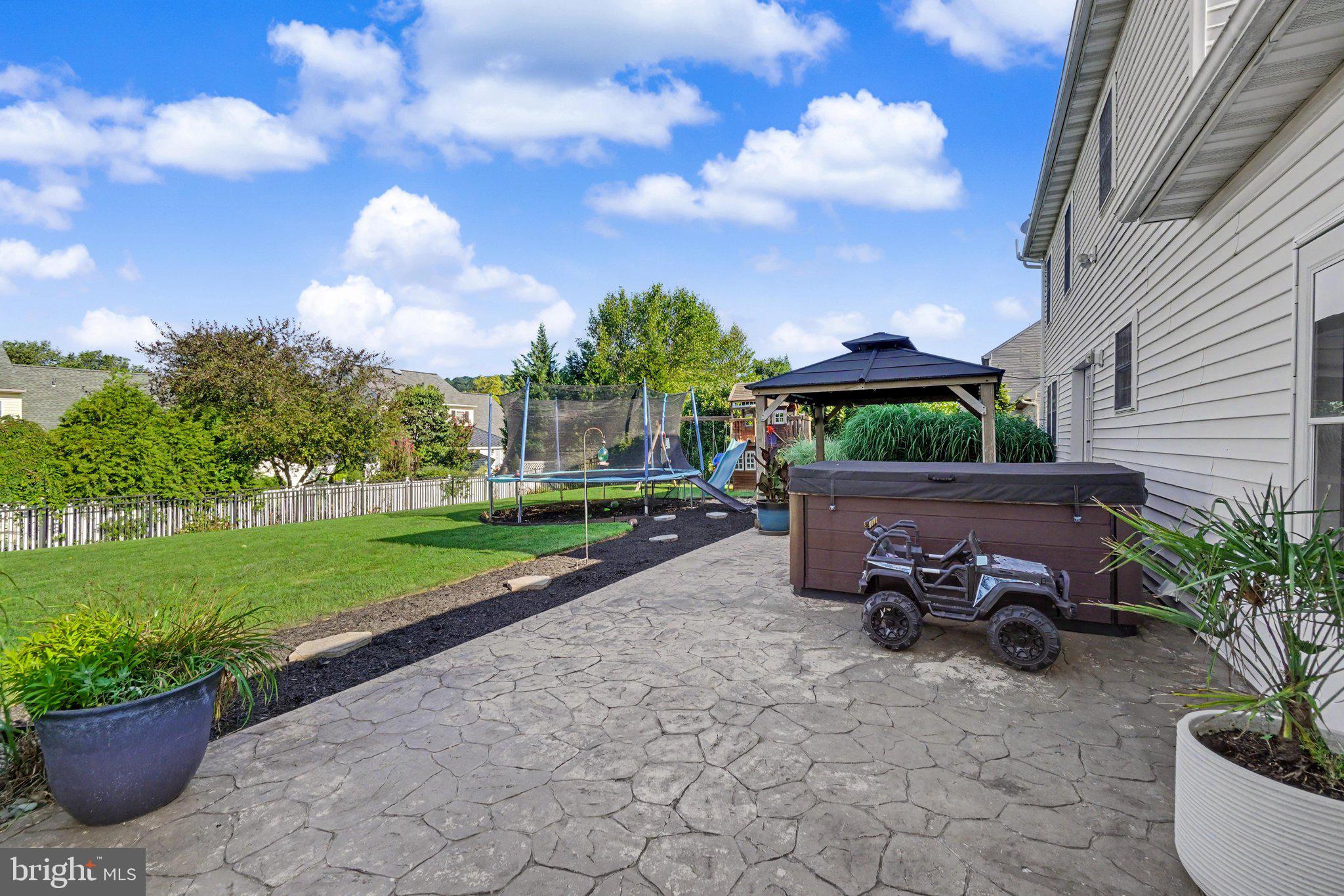 SHERMAN OAKS - Residential