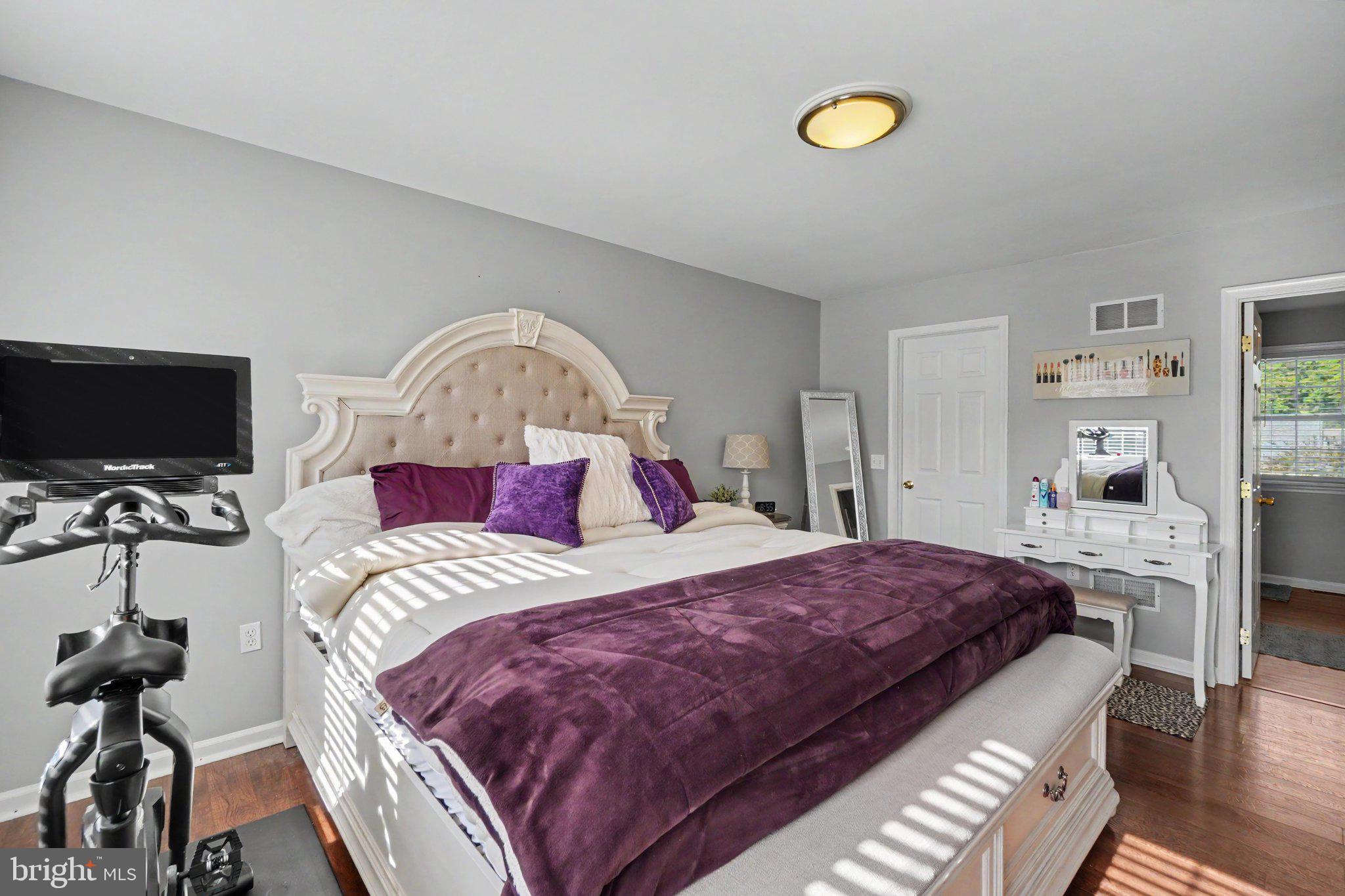 SHERMAN OAKS - Residential