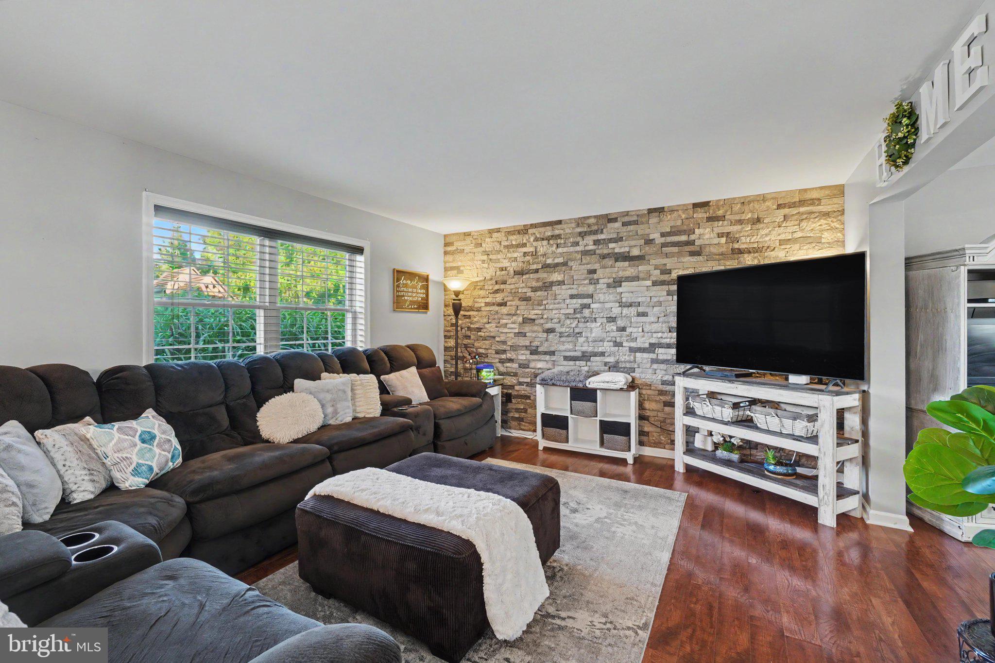 SHERMAN OAKS - Residential