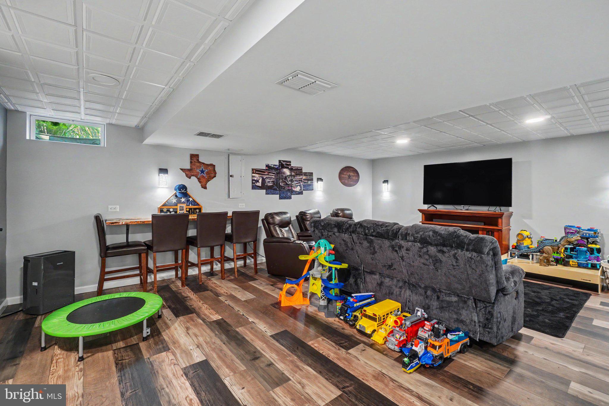 SHERMAN OAKS - Residential