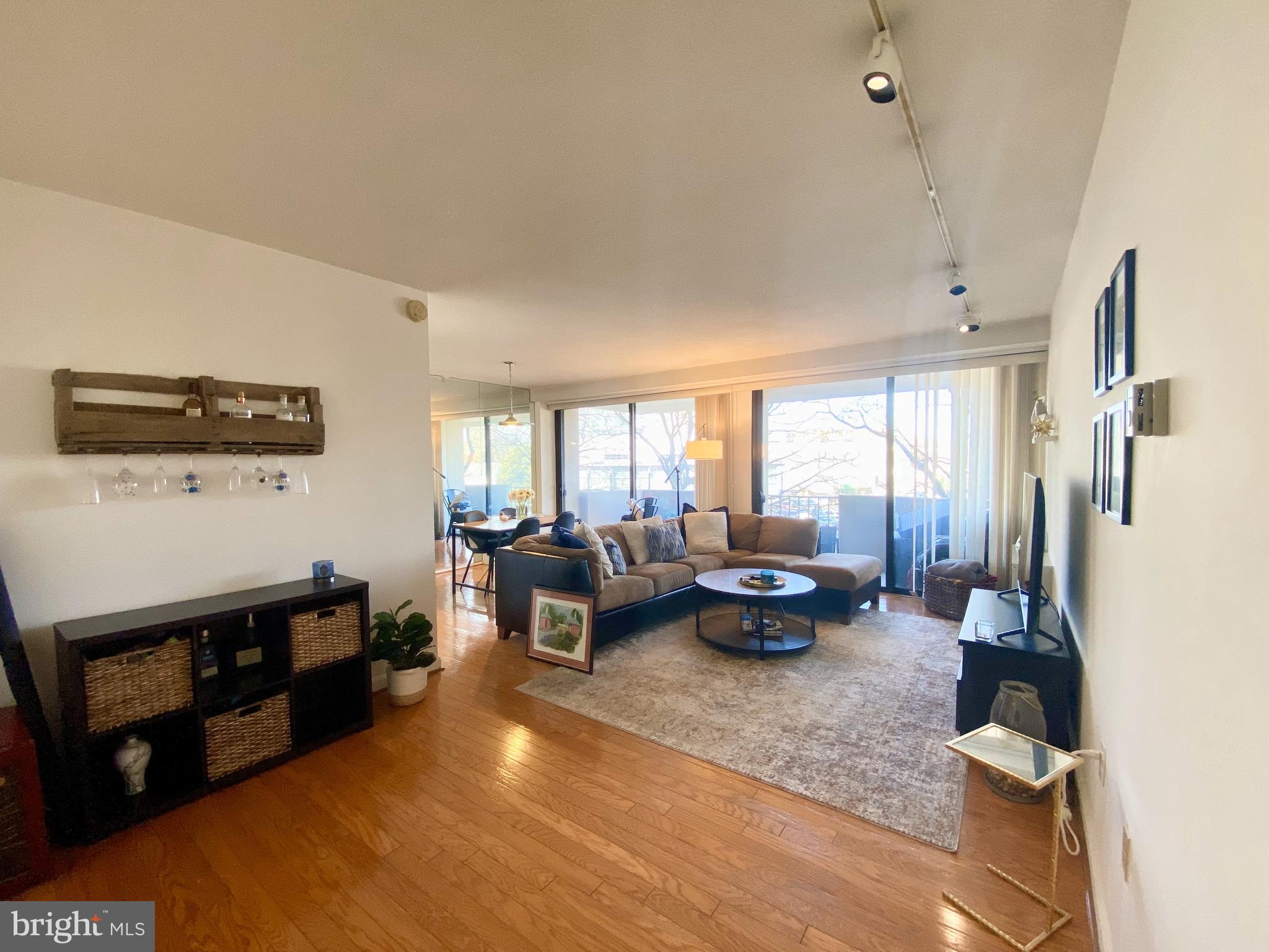 HYDE PARK - Residential Lease