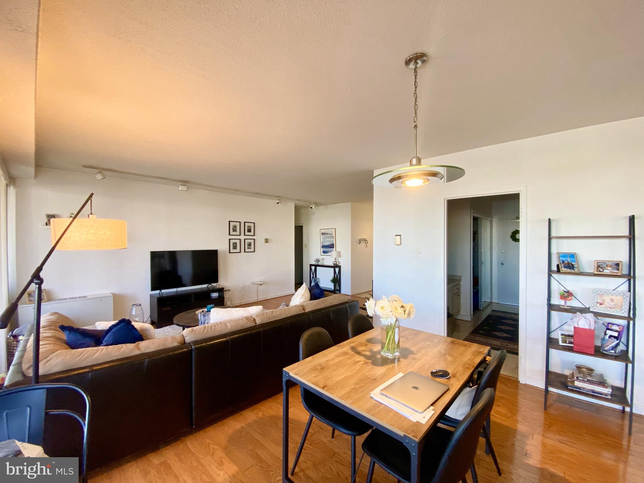 HYDE PARK - Residential Lease