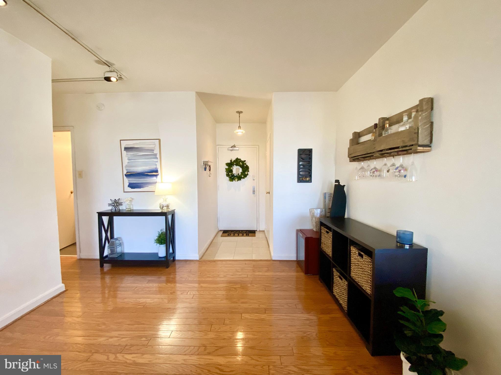 HYDE PARK - Residential Lease