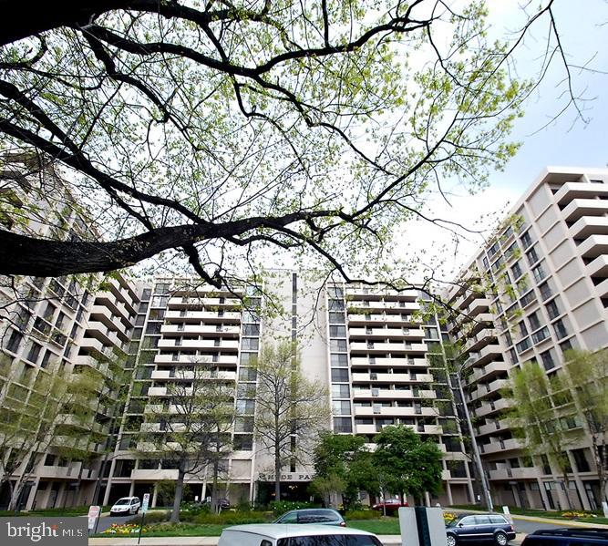 851 SF! ALL UTILITIES INCLUDED! ******* Come see this large unit a half-mile from Ballston Metro, and convenient to all that Ballston has to offer: restaurants, Ballston Quarter, new Target store three blocks away, Harris Teeter next door, and much more! ******* PARKING AT HYDE PARK: spaces are rented from the building office -- one garage space rents for $600 per year -- a second space rent for an additional $720 per year - and a third space may be available for an additional fee. ******* The Hyde Park is a smoke-free building. ******* The move-in fee is $400. *******  THE UNIT WILL BE FRESHLY PAINTED FOR A NEW TENANT. ******* New Lubber Run Rec Center three blocks away has gym, track, weight room, etc. ****** Laundry is common - 2 laundry rooms PER FLOOR, and there is no charge to use the machines. ******* Front desk is staffed from 7AM-midnight, with a security guard in the building after that. Secure package delivery and pickup!