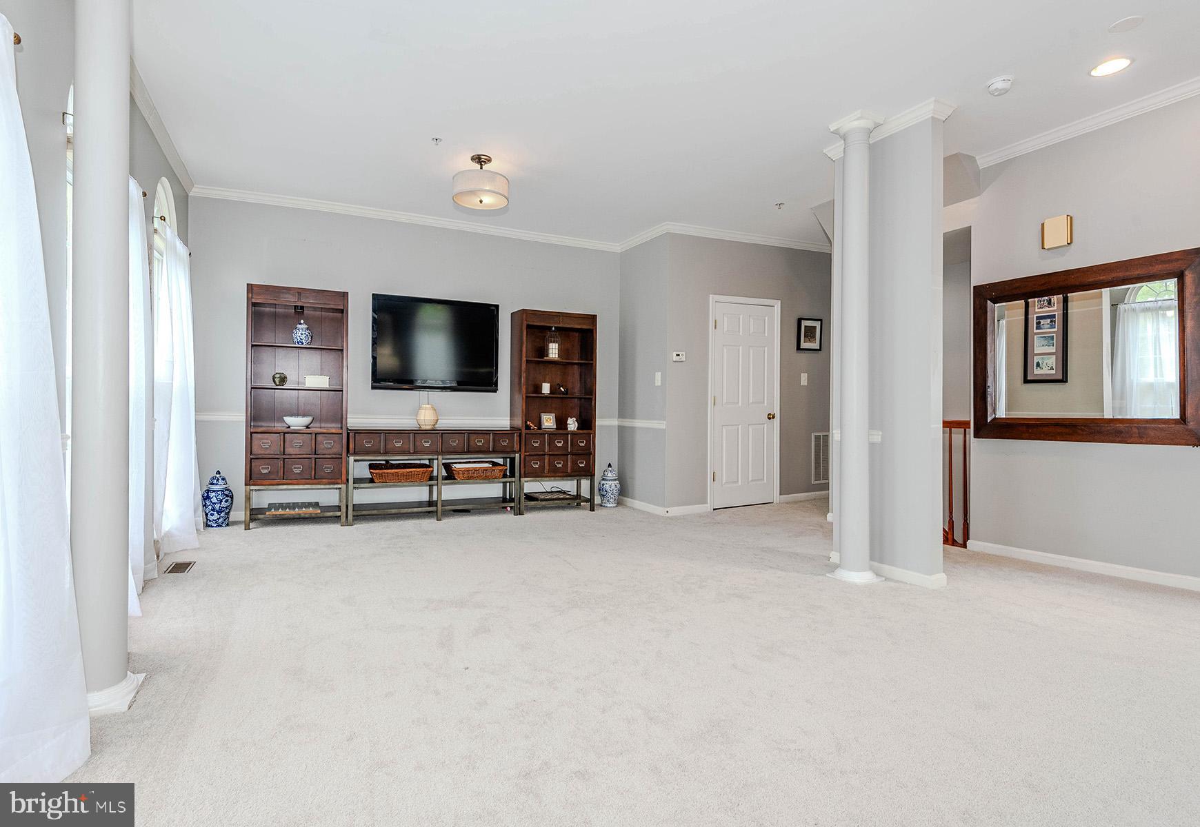 CROFTON MANOR - Residential