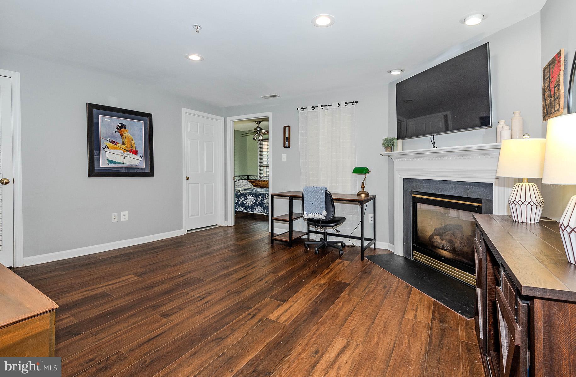 CROFTON MANOR - Residential