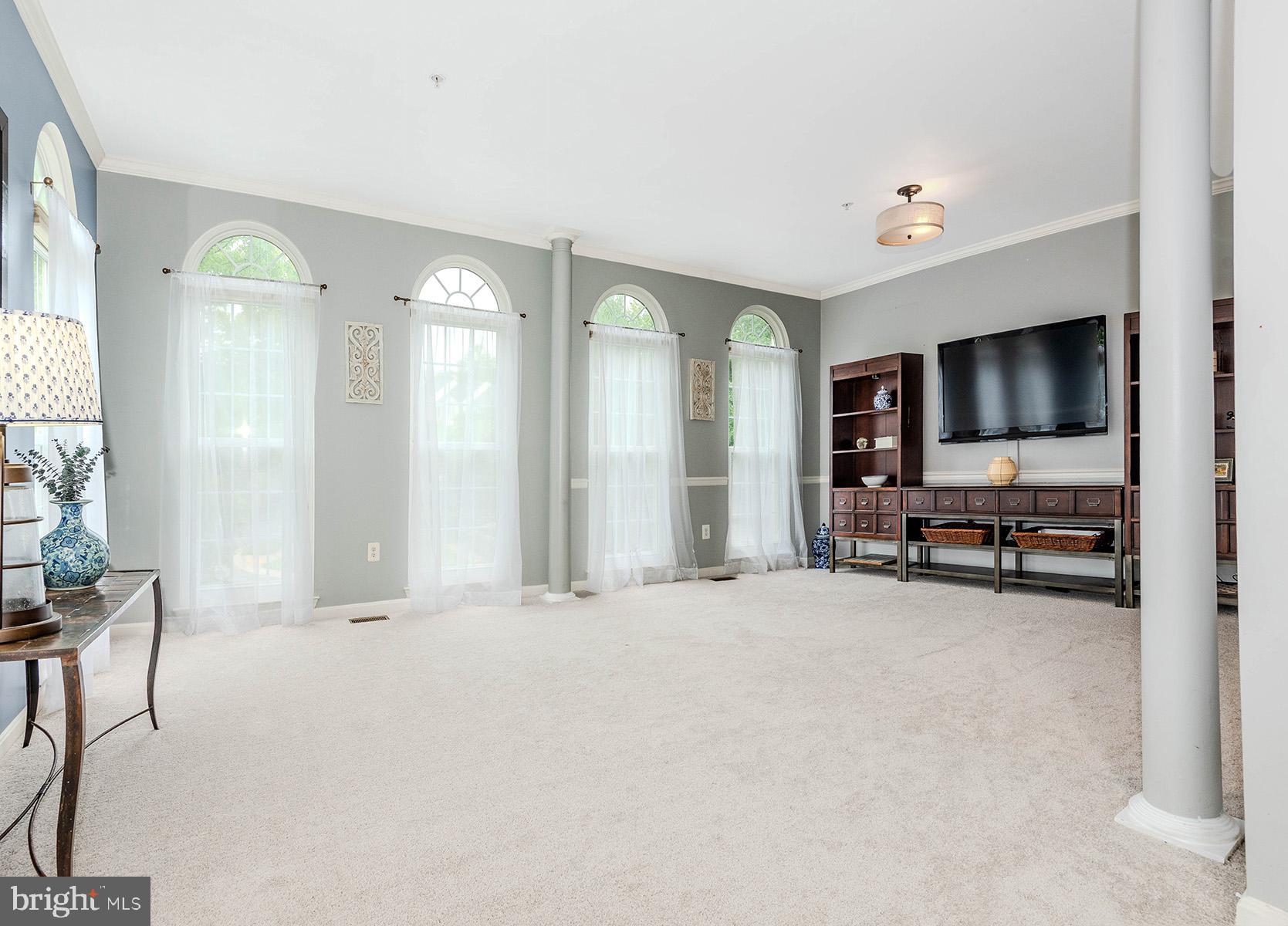 CROFTON MANOR - Residential