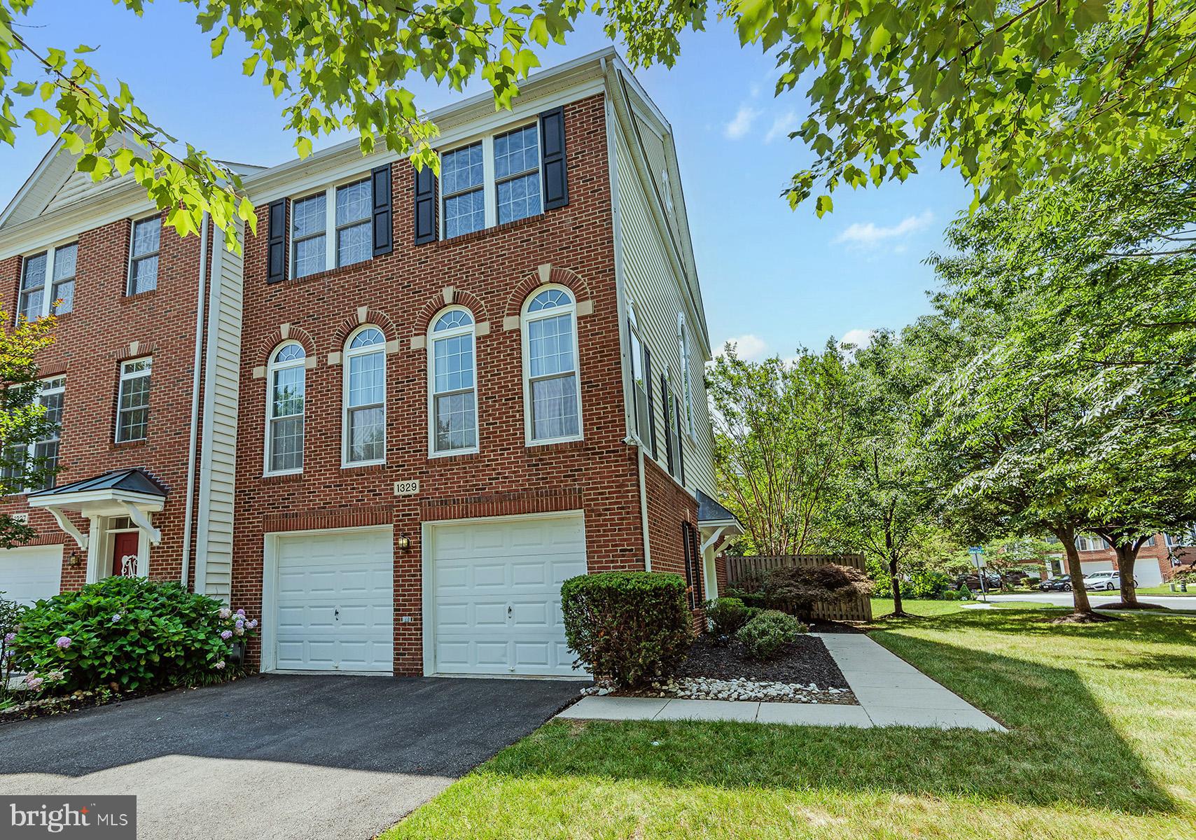 CROFTON MANOR - Residential