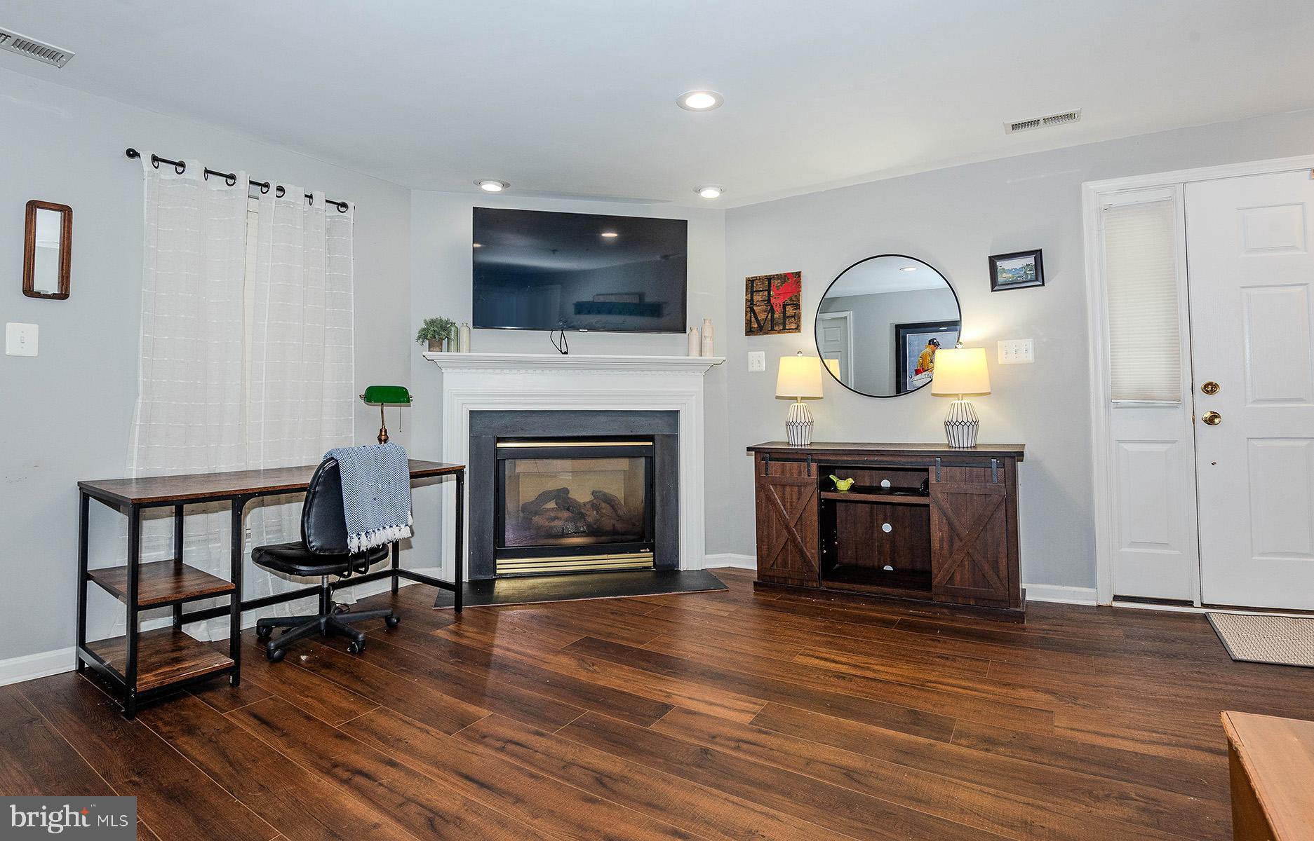 CROFTON MANOR - Residential