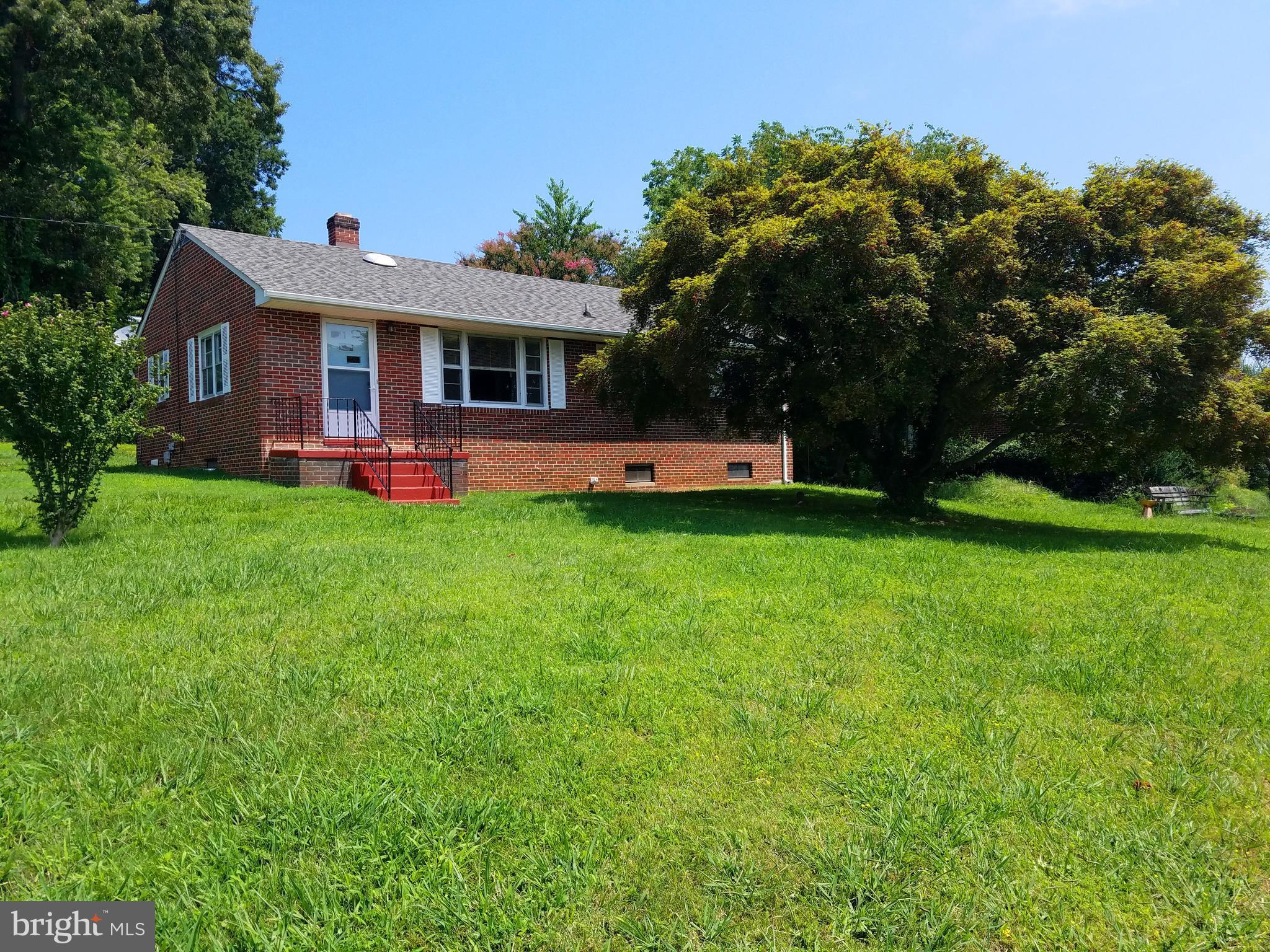 Charming waterfront rental in Historic Leonardtown within walking distance to restaurants, shopping and waterfront activities at the Wharf!  Large bay window overlooks Breton Bay. Hardwood floors throughout.  Has a shed and an unfinished basement, an extra bathroom in the basement and tons of storage. Great views!