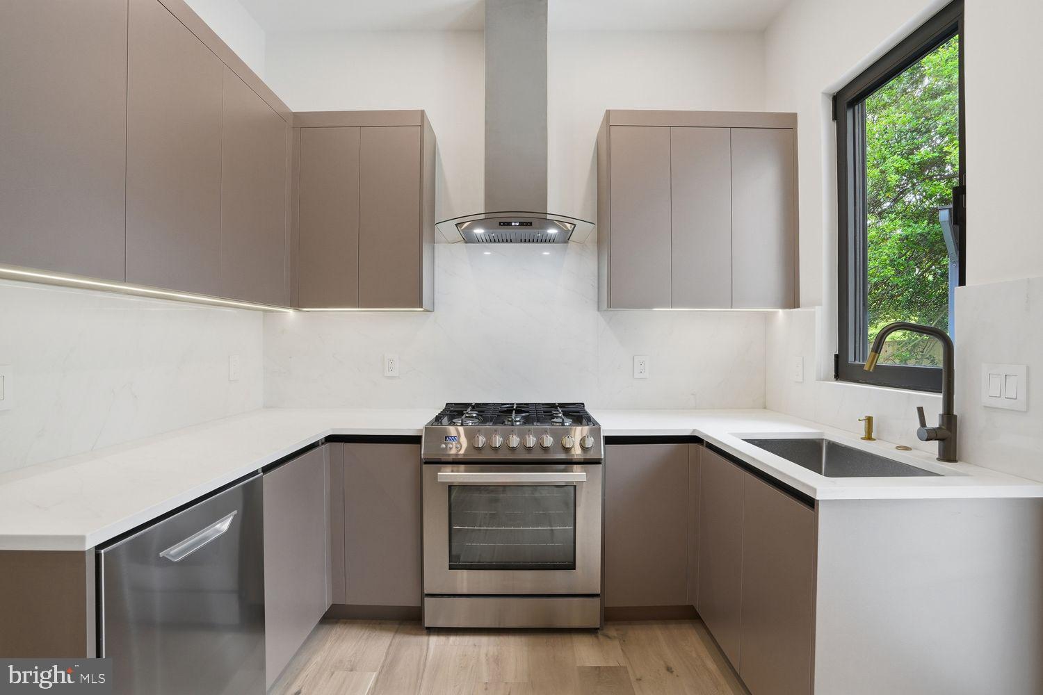 SALONA VILLAGE - Residential
