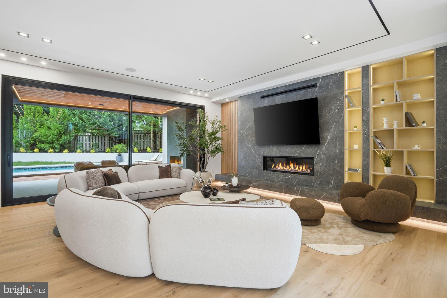 SALONA VILLAGE - Residential
