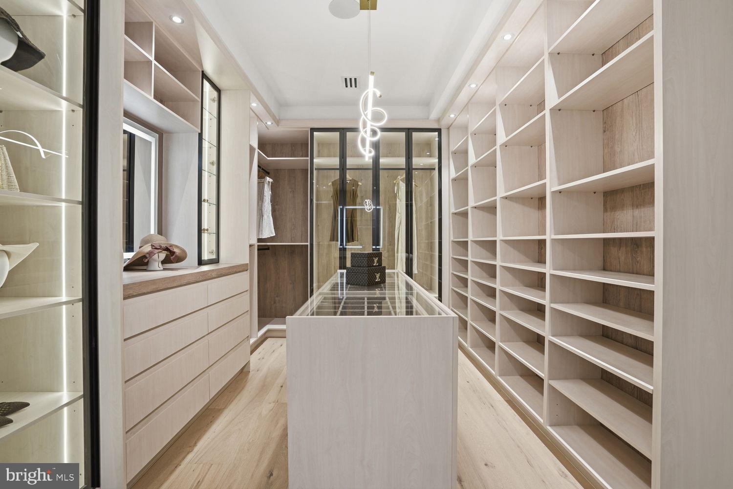 SALONA VILLAGE - Residential