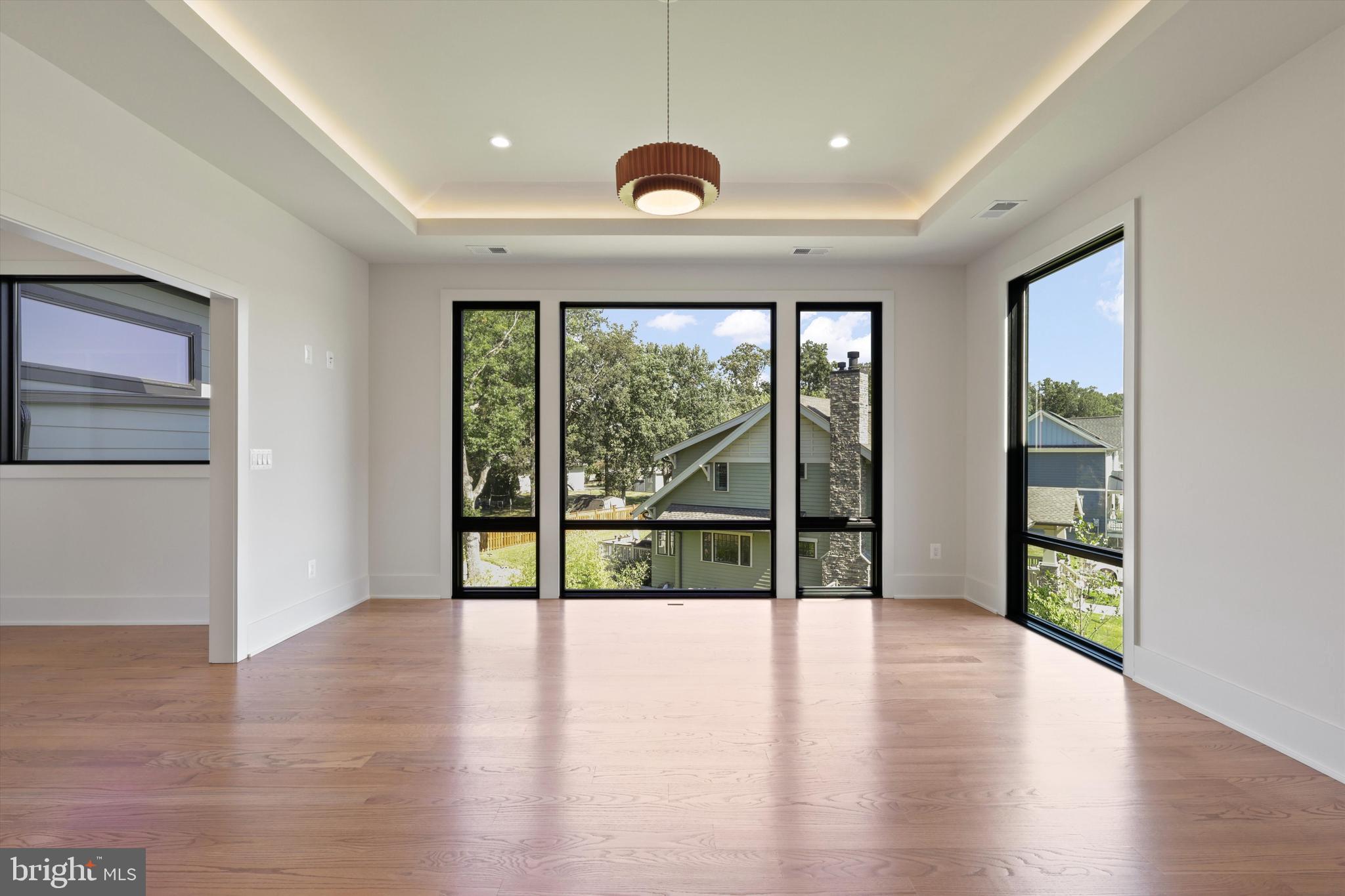 VIENNA WOODS - Residential