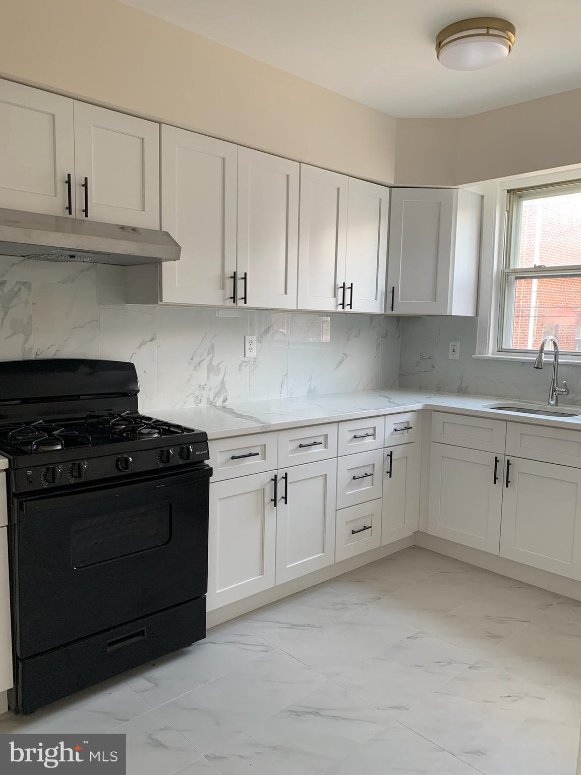 OXFORD CIRCLE - Residential