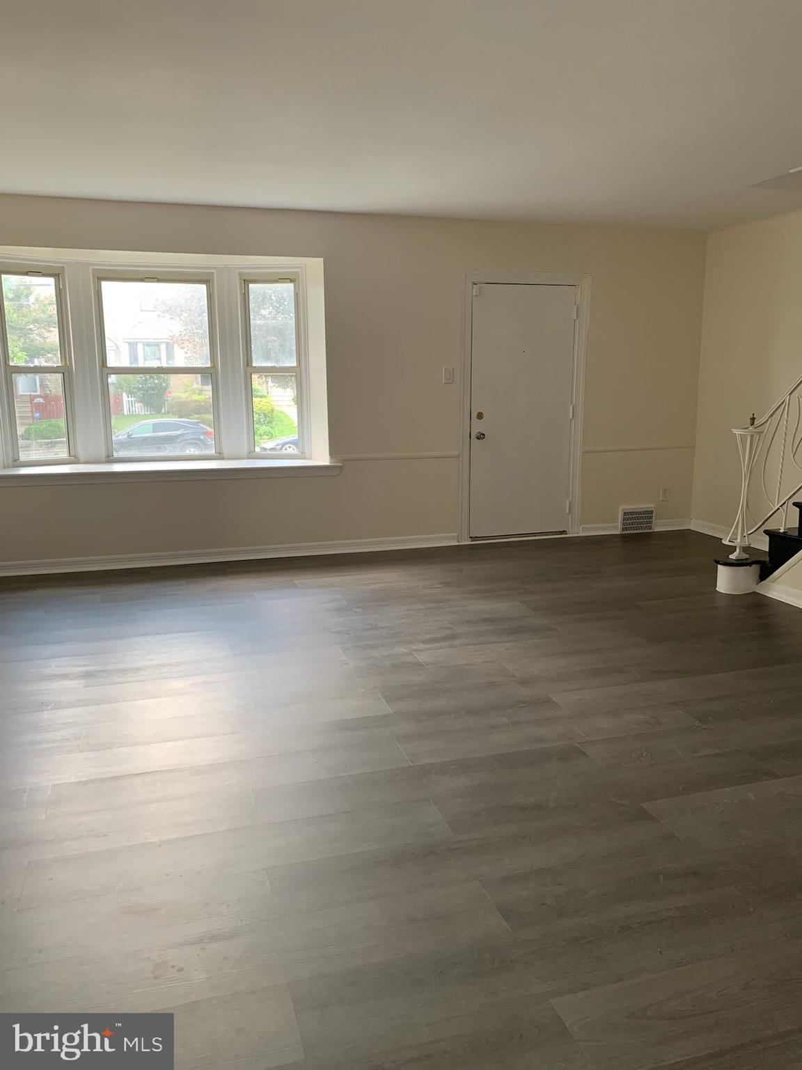 OXFORD CIRCLE - Residential