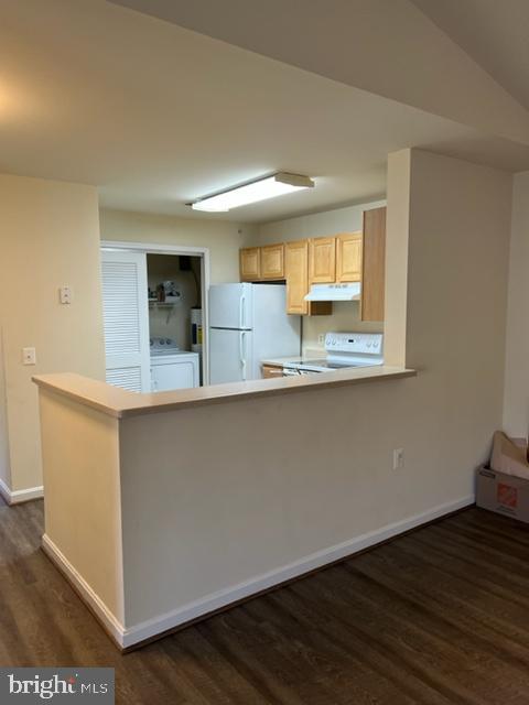 Spacious condo on 3RD FLOOR.  New carpet and paint. Clean and ready for immediate move in.  3 nice sized bedrooms, 2 bathrooms one of which is attached to the primary bedroom. Washer and Dryer in unit, AS-IS condition.  Open concept Family room with access to a balcony. Sorry no pets and no smoking.