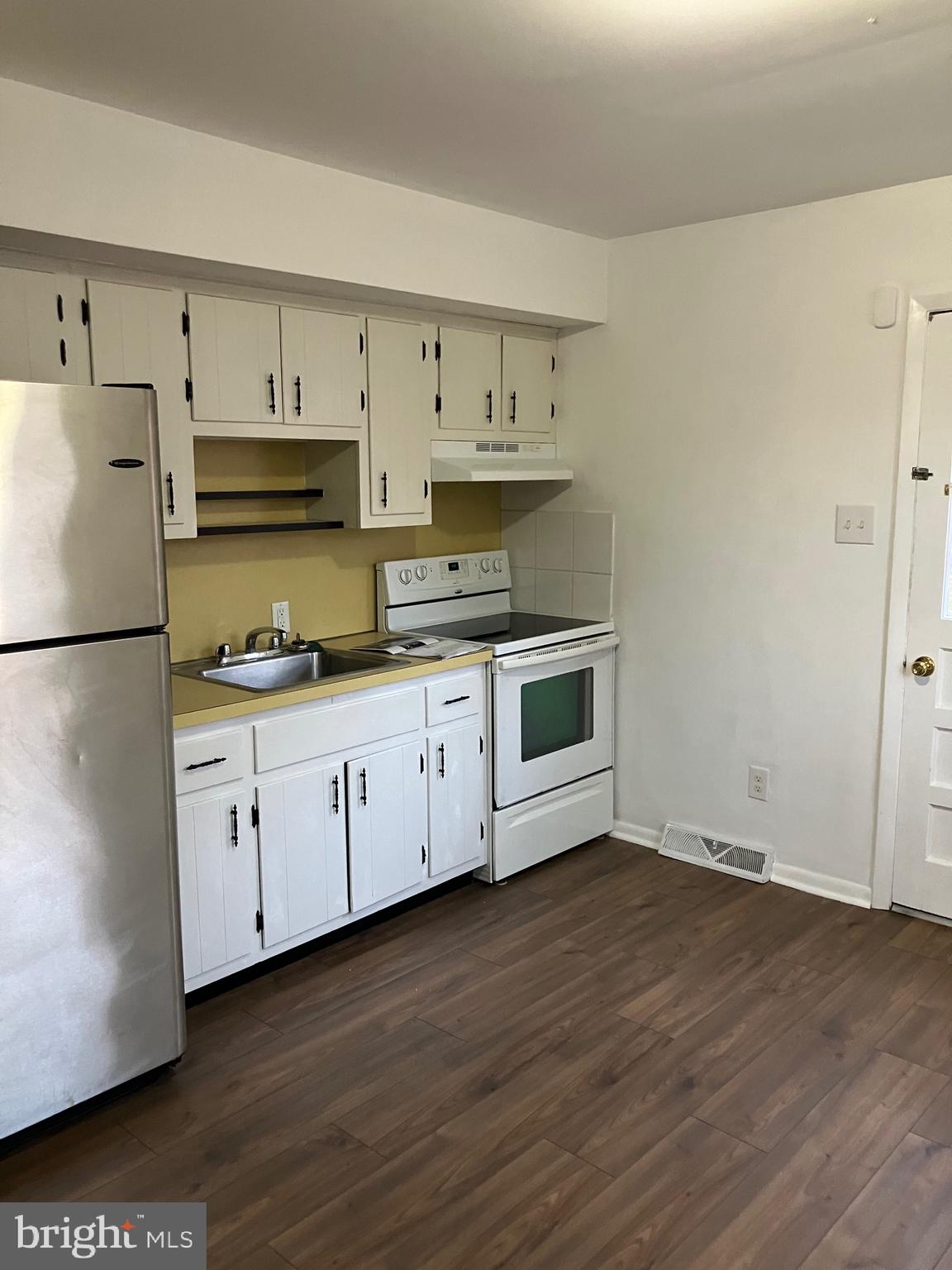 GLENSIDE - Residential Lease