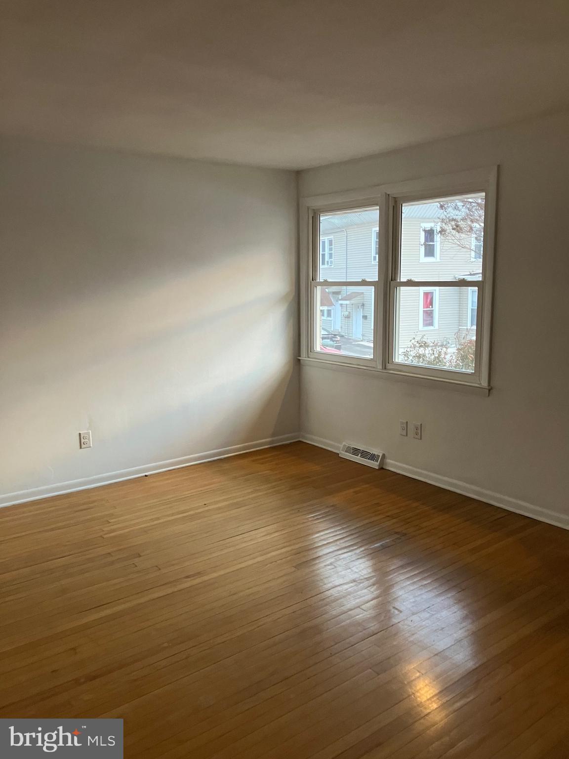 GLENSIDE - Residential Lease