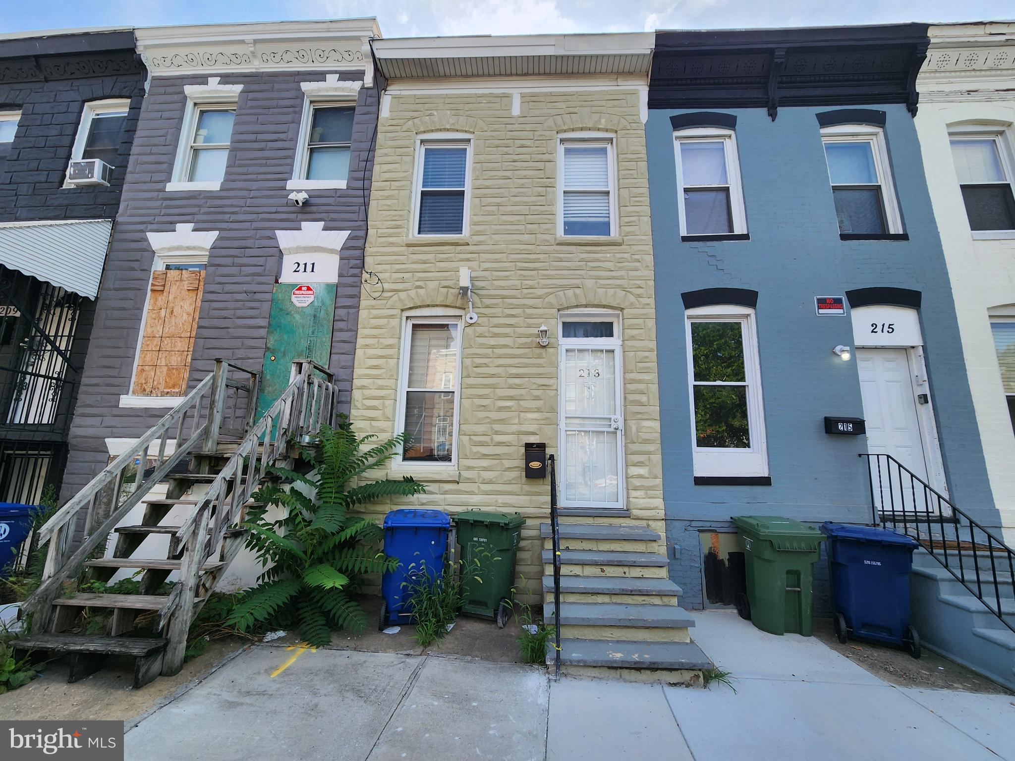 ONLINE AUCTION: This auction takes place on the Ashland Auction Group website bidding platform. Bidding begins 7/21/2026, 10:00 AM. Bidding ends 7/23/2026, 11:20 AM. The list price is the suggested opening bid. Deposit: $5,000.

This two-story townhouse is located in the Mount Clare neighborhood of Baltimore City. Residents can enjoy the nearby attractions and facilities such as the Carroll Park, Grace Medical Center, Westside Shopping Center, and Lexington Market. The property is vacant. It has easy access to West Pratt Street, Washington Boulevard, and U.S. Route 40, providing convenient connections to surrounding Baltimore destinations.