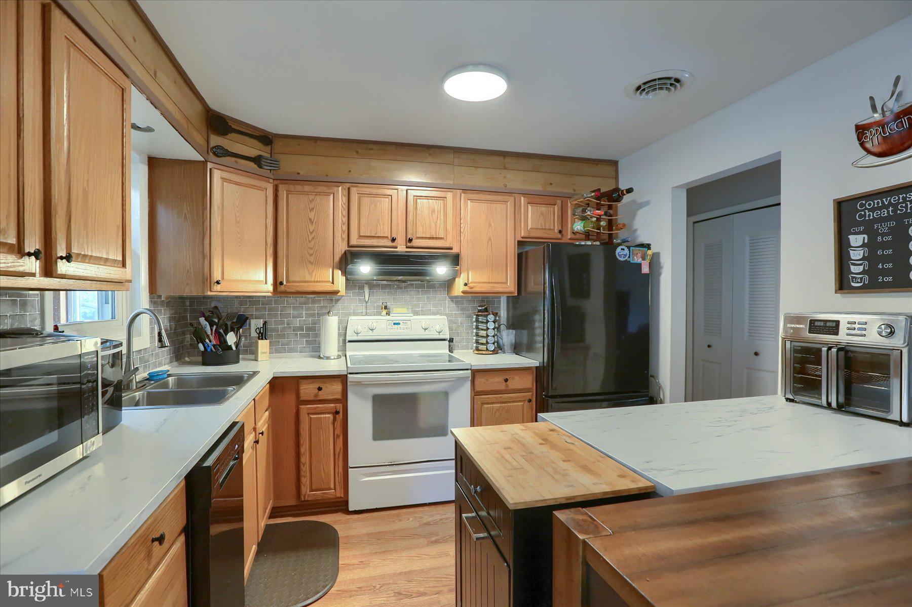 LANDISVILLE - Residential