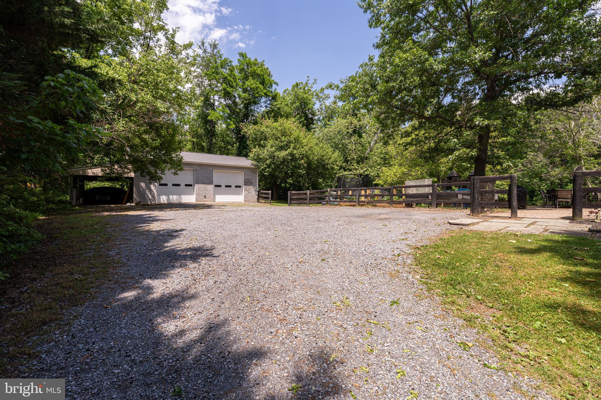 ROUND HILL - Residential