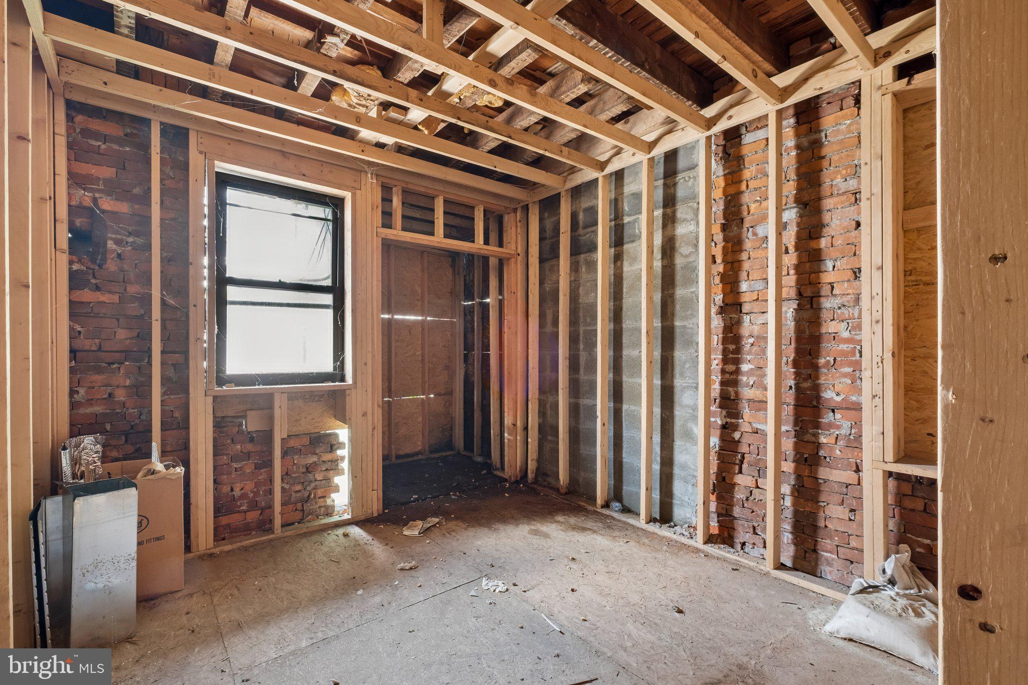 STRAWBERRY MANSION - Residential Income