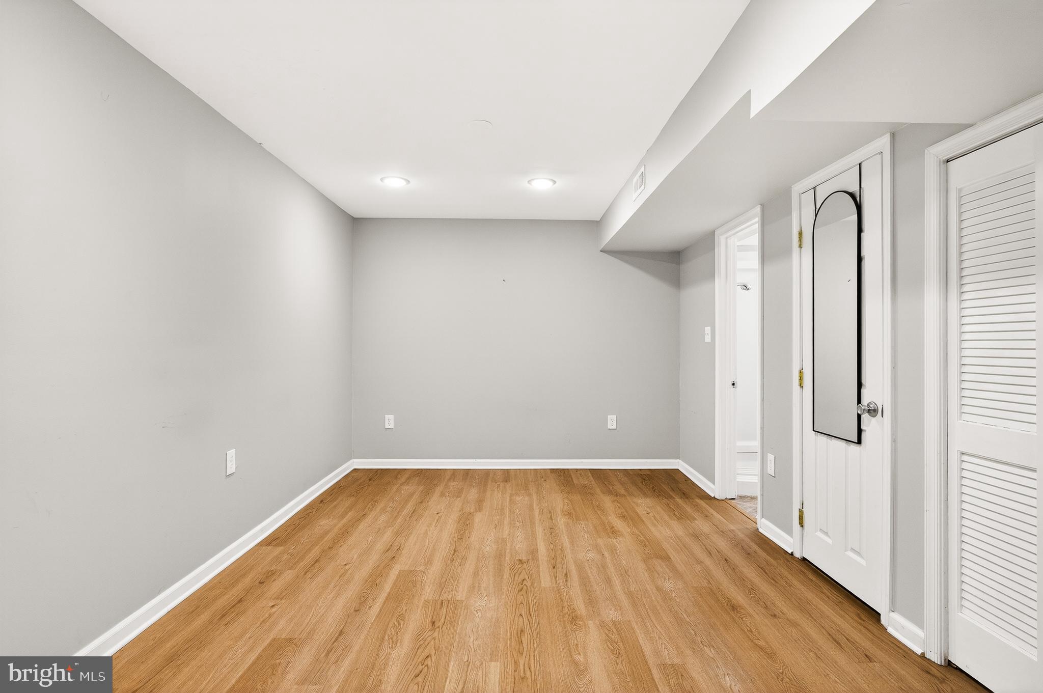 CRESTBROOK - Residential