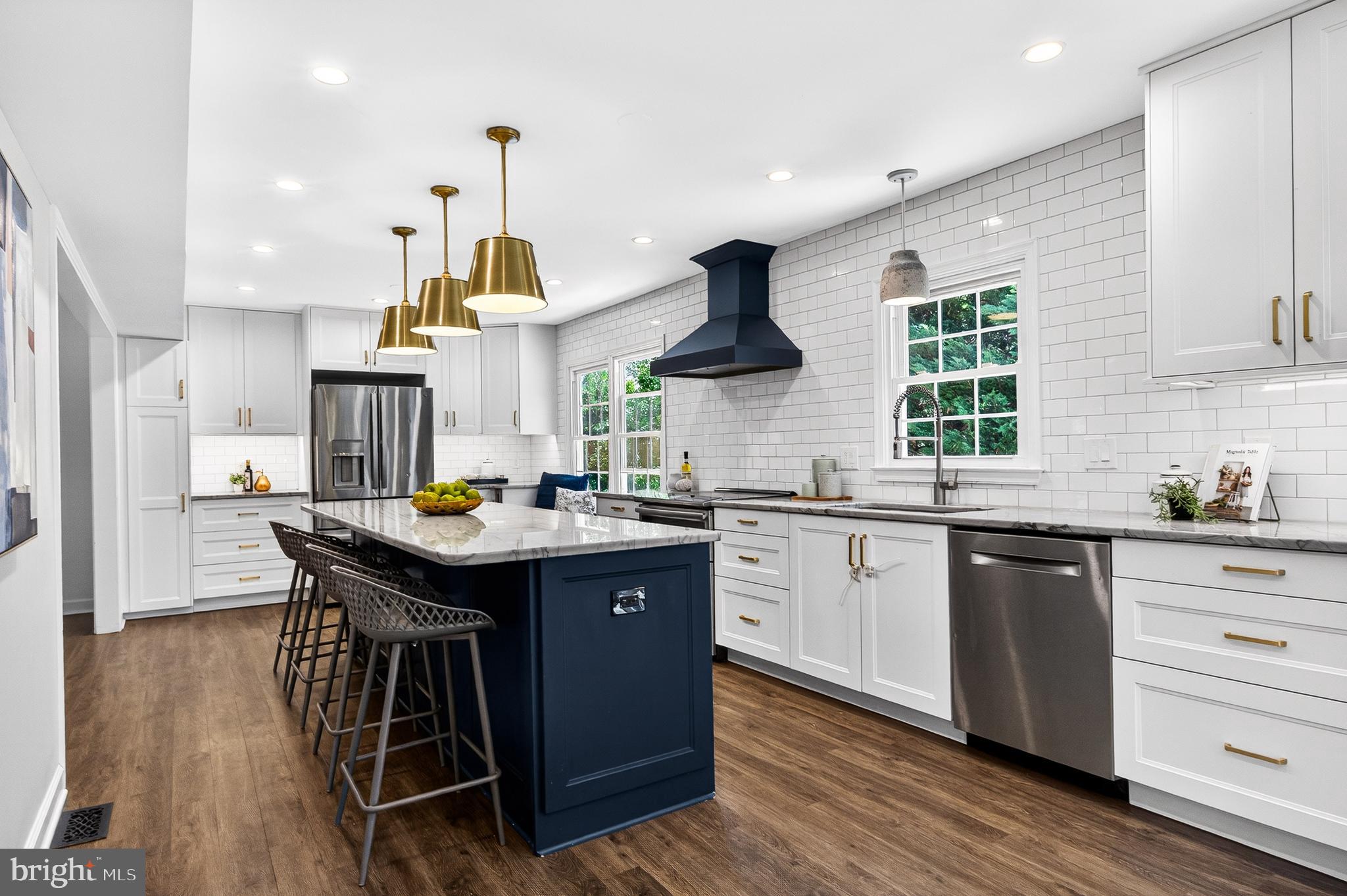 CRESTBROOK - Residential