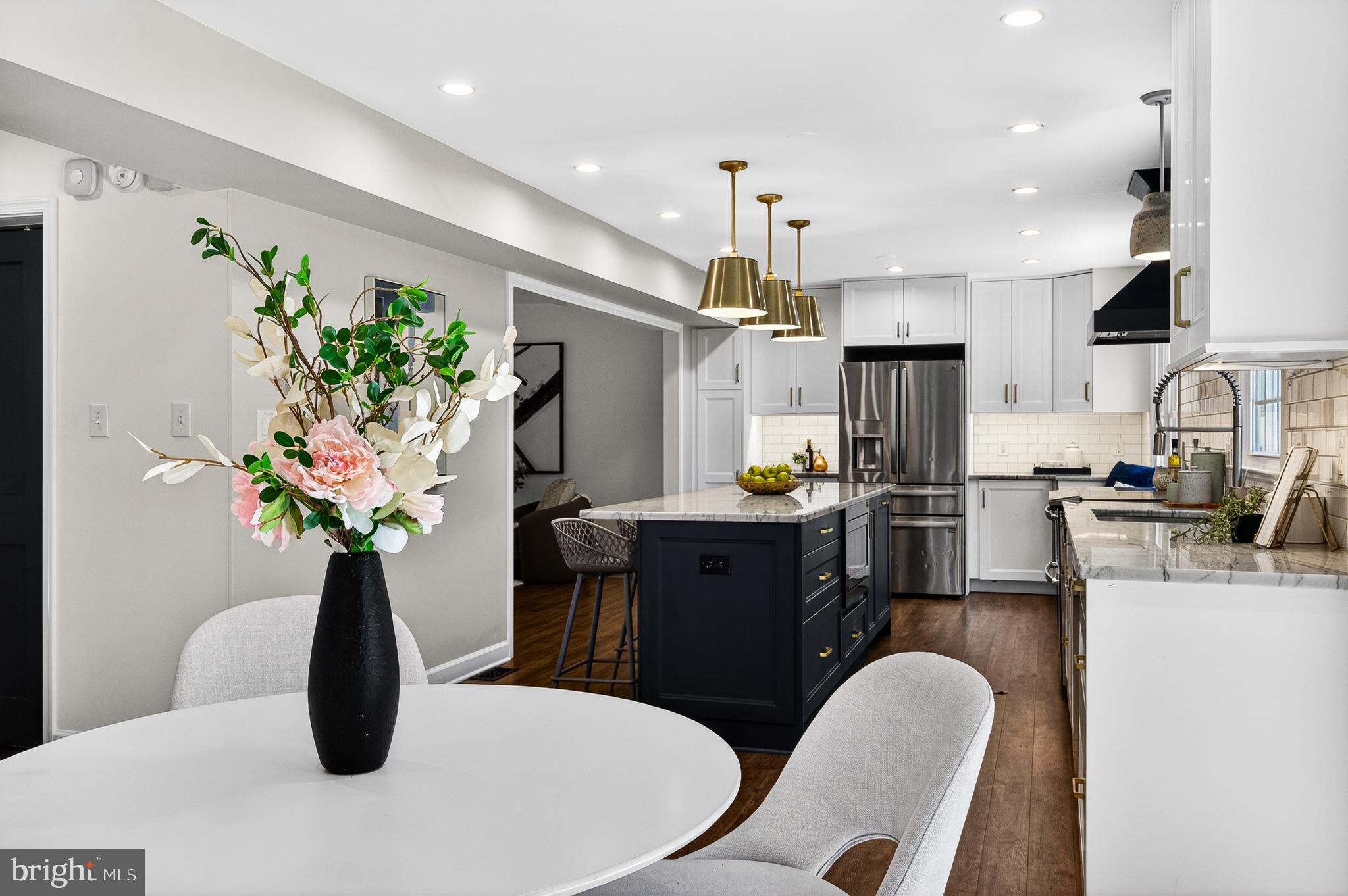 CRESTBROOK - Residential