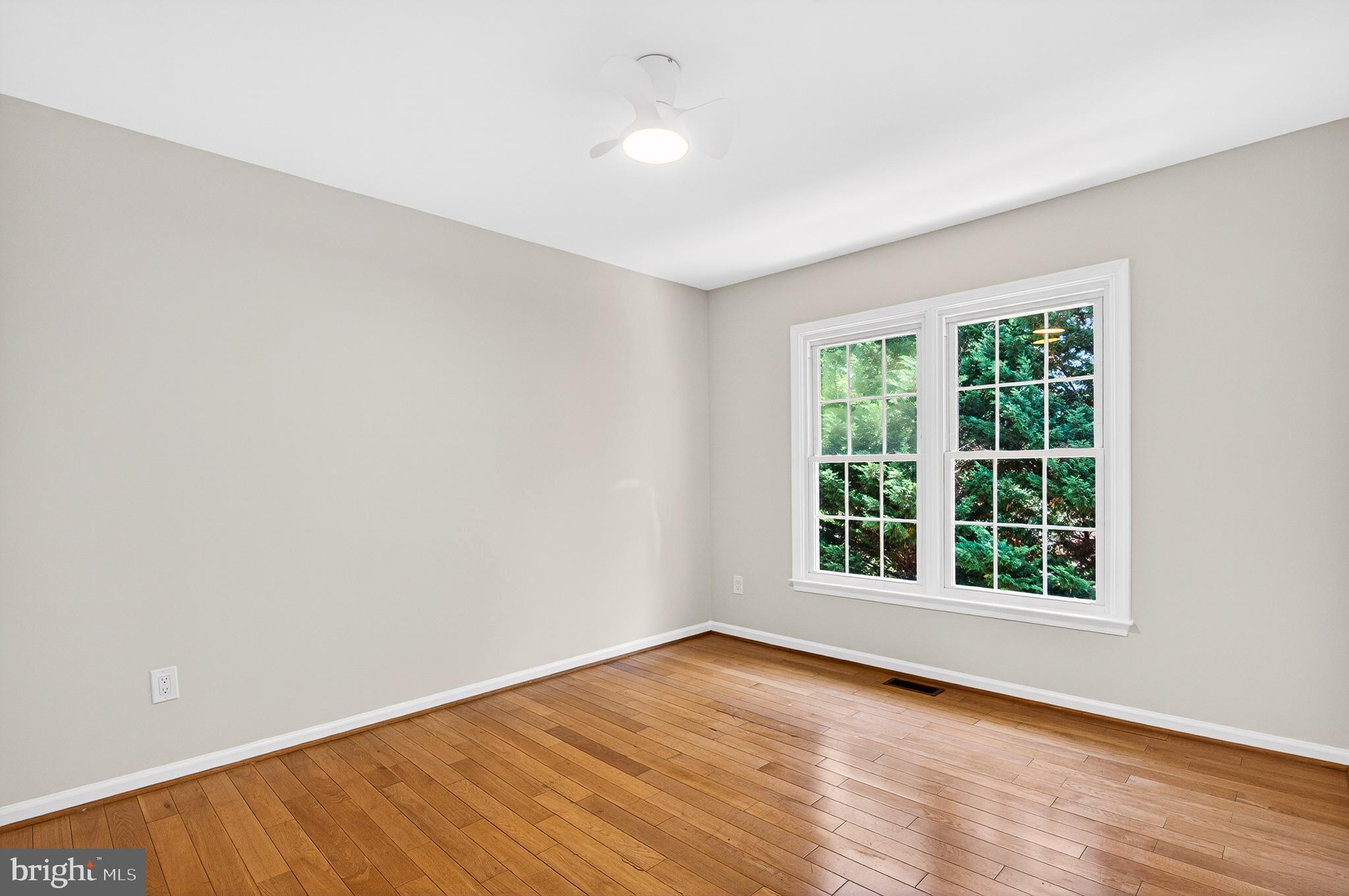 CRESTBROOK - Residential