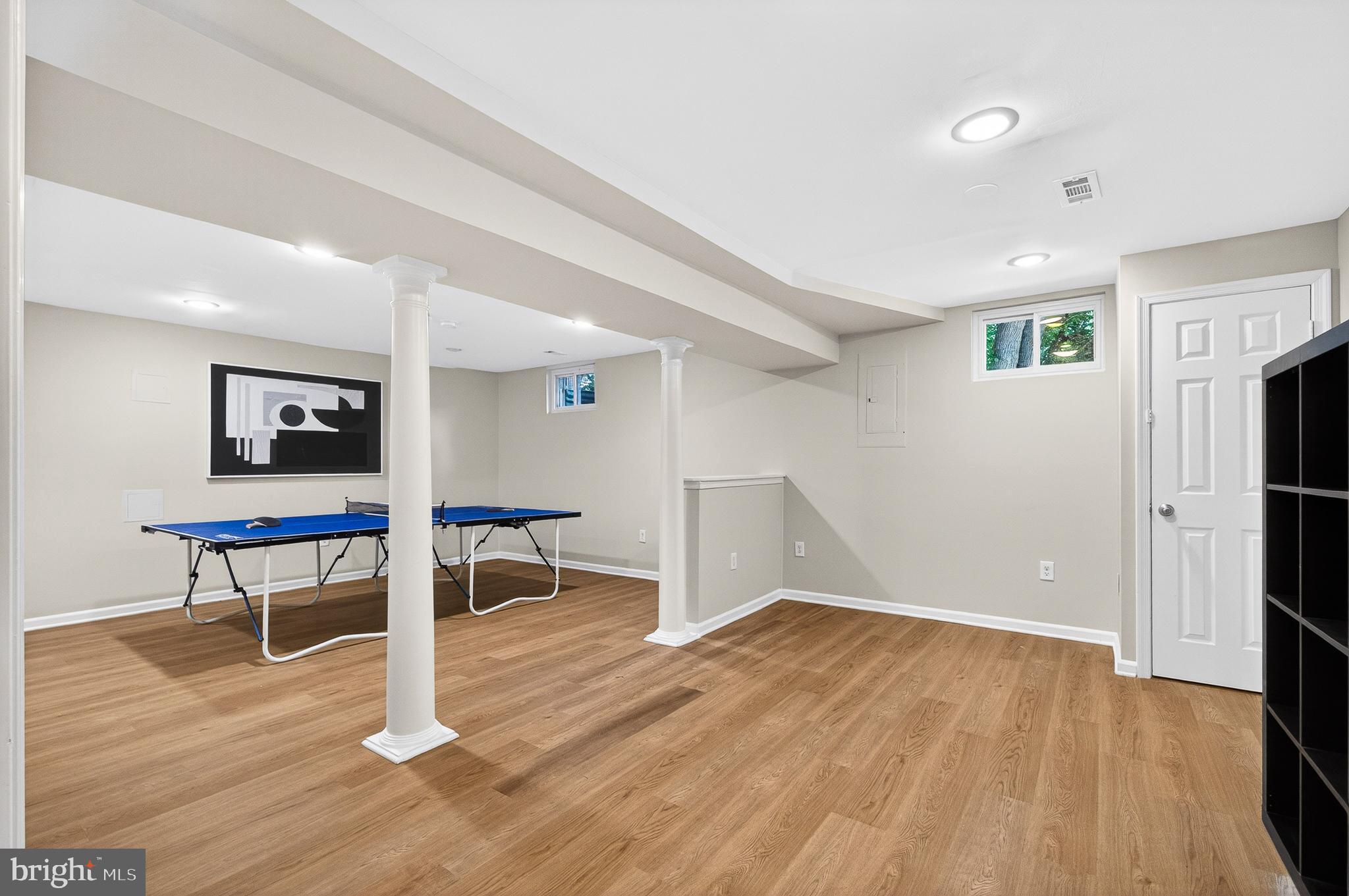 CRESTBROOK - Residential