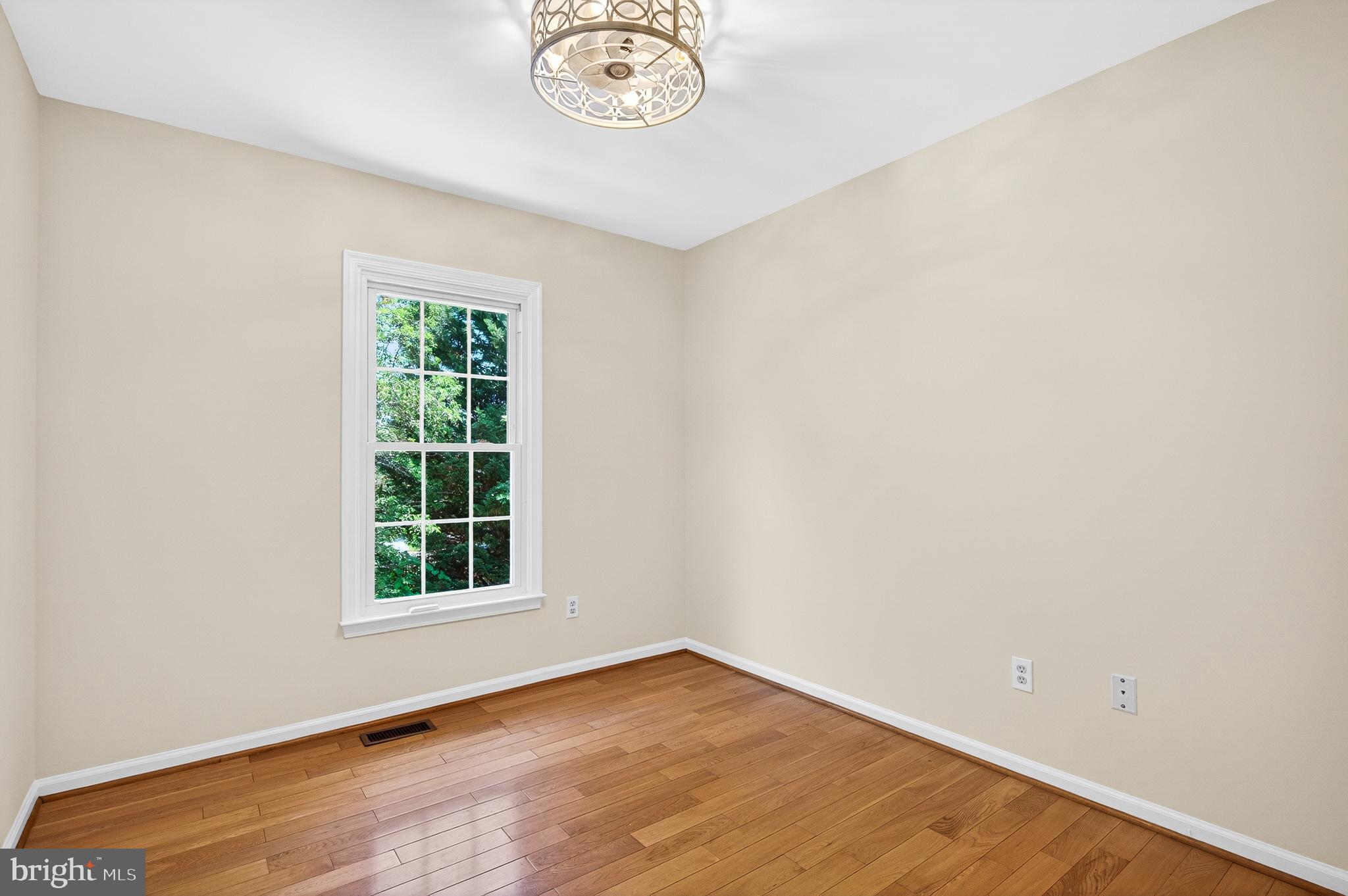CRESTBROOK - Residential