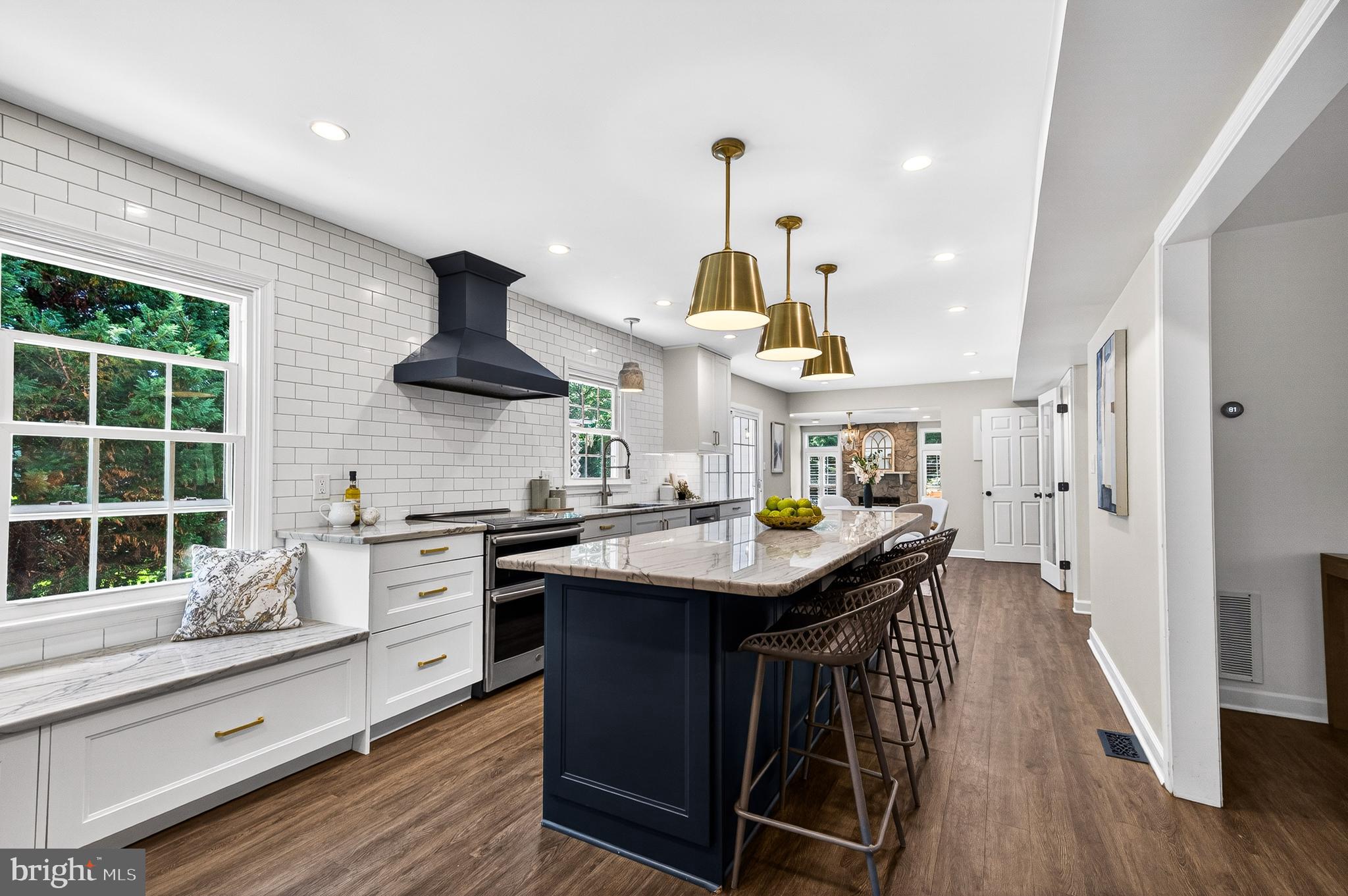 CRESTBROOK - Residential