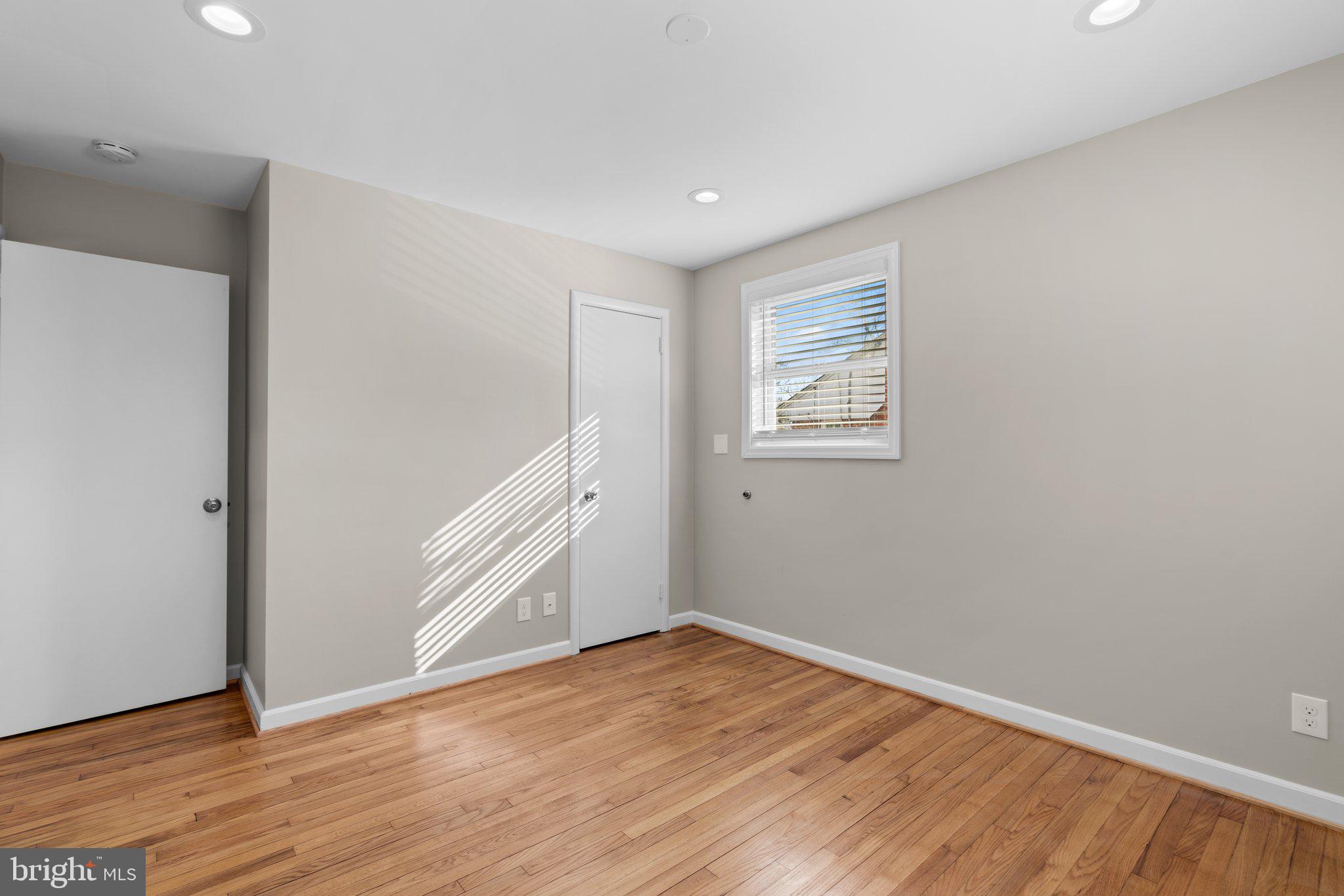 CONNECTICUT AVENUE ESTATES - Residential Lease