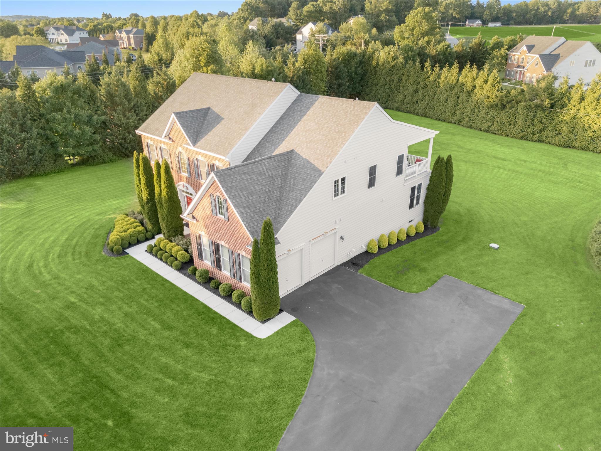 THE WARFIELDS II - Residential