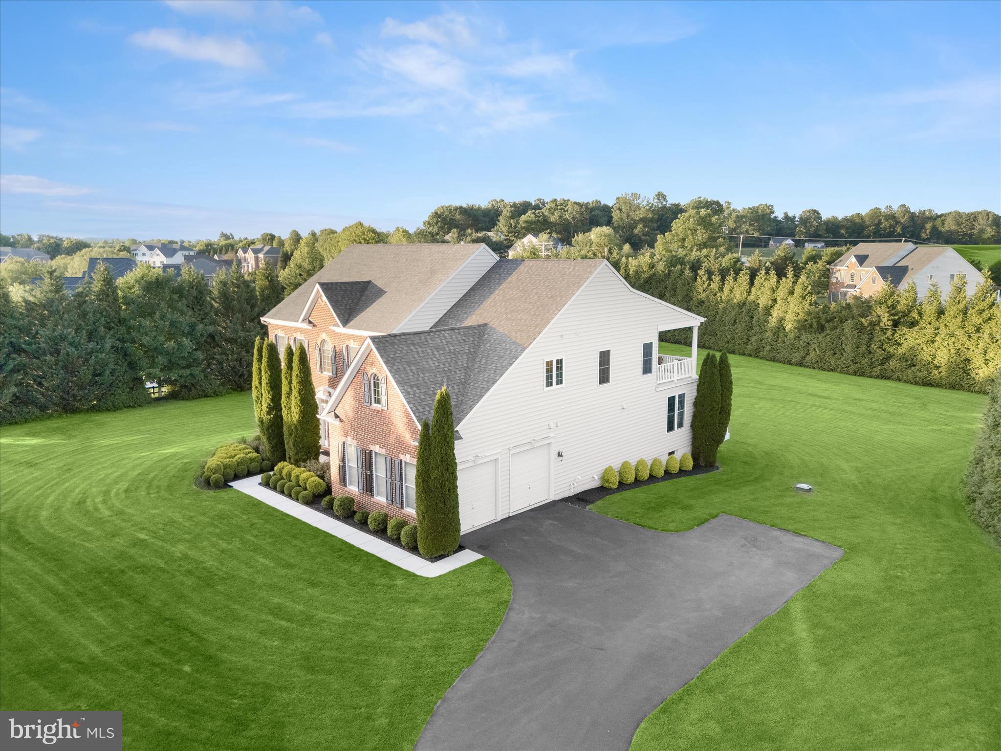 THE WARFIELDS II - Residential