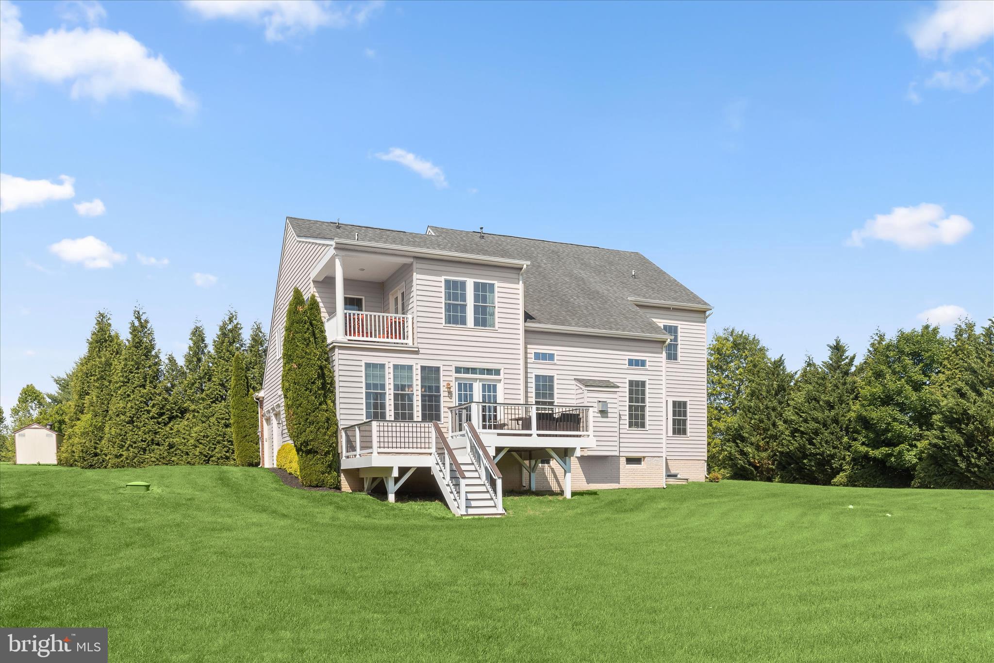 THE WARFIELDS II - Residential