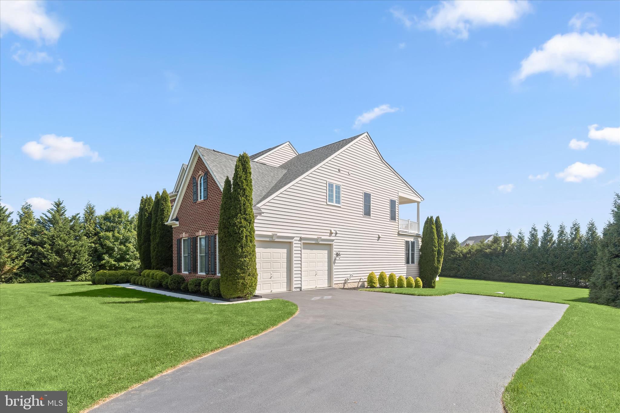 THE WARFIELDS II - Residential