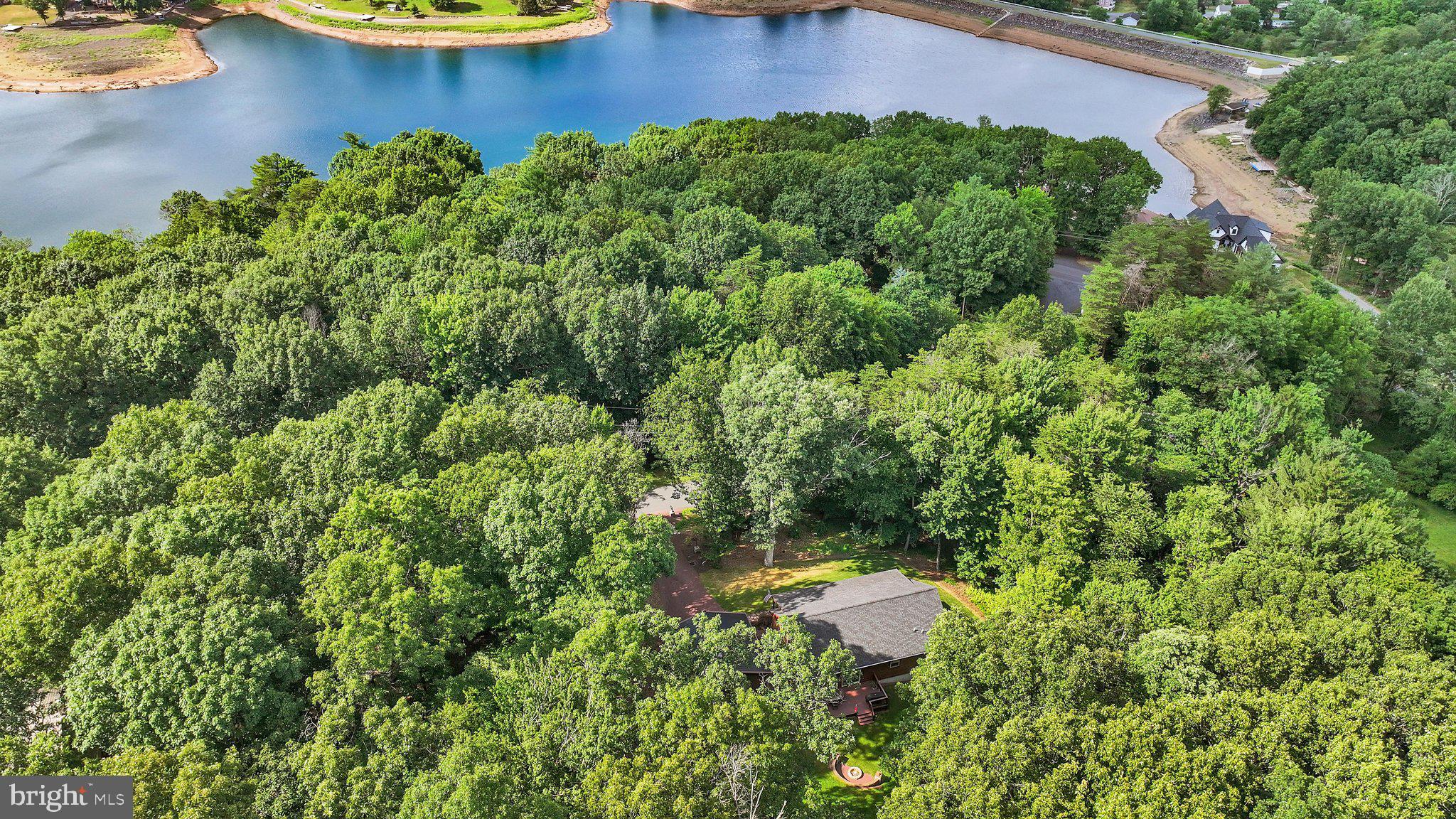 LAKE WYNONAH - Residential