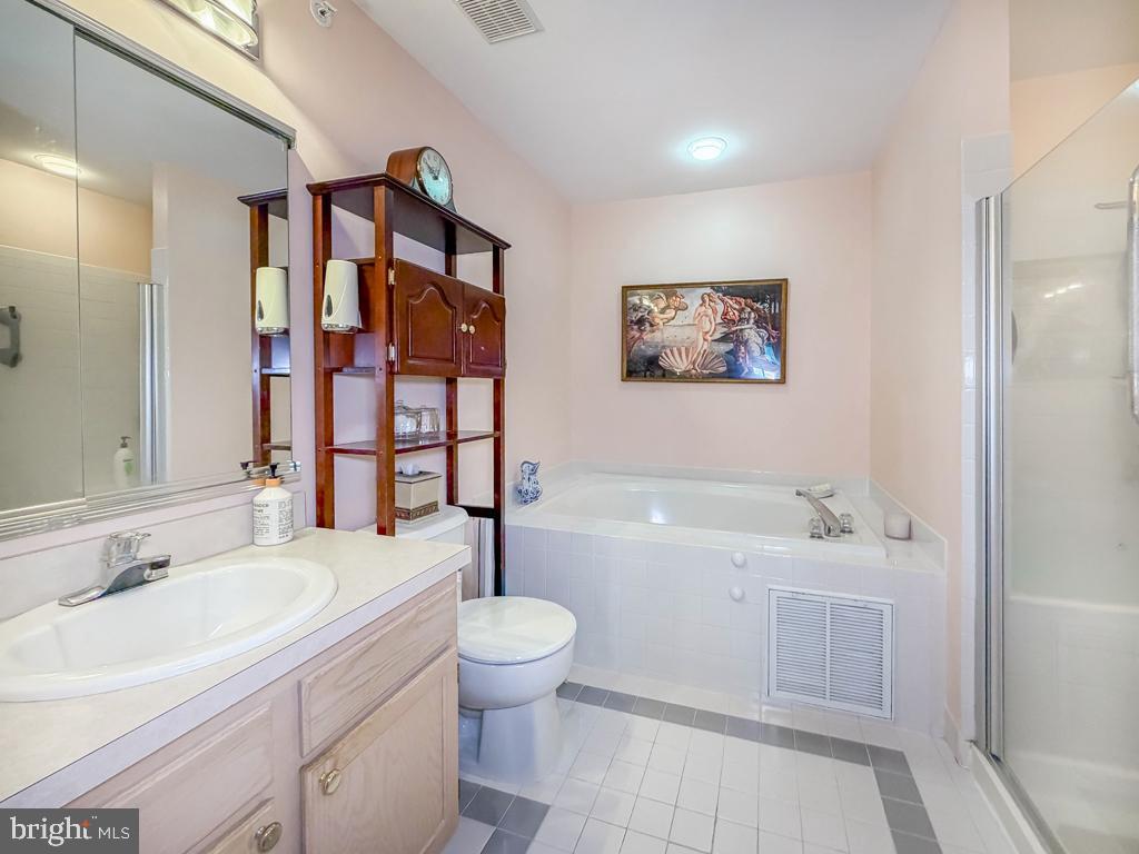 WILSHIRE HUNT - Residential