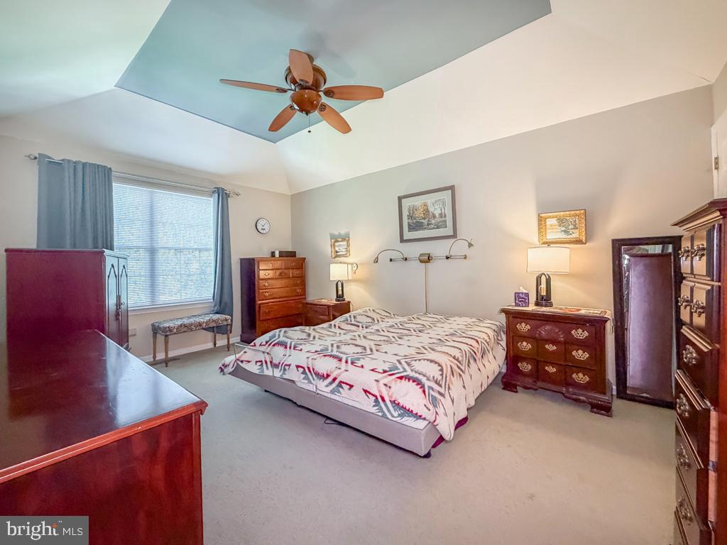 WILSHIRE HUNT - Residential