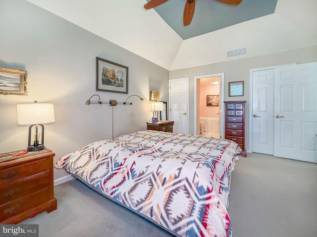 WILSHIRE HUNT - Residential